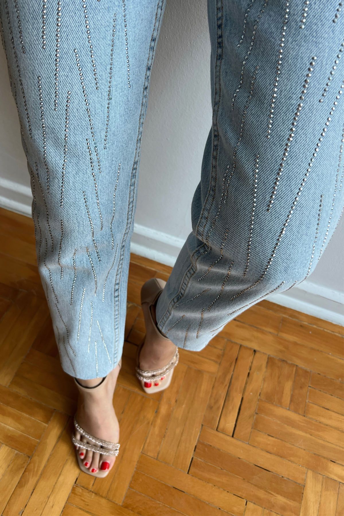 Mavi Taşlı Yüksek Bel Mom Fit Jean Mavi Taşlı Yüksek Bel Mom Fit Jean