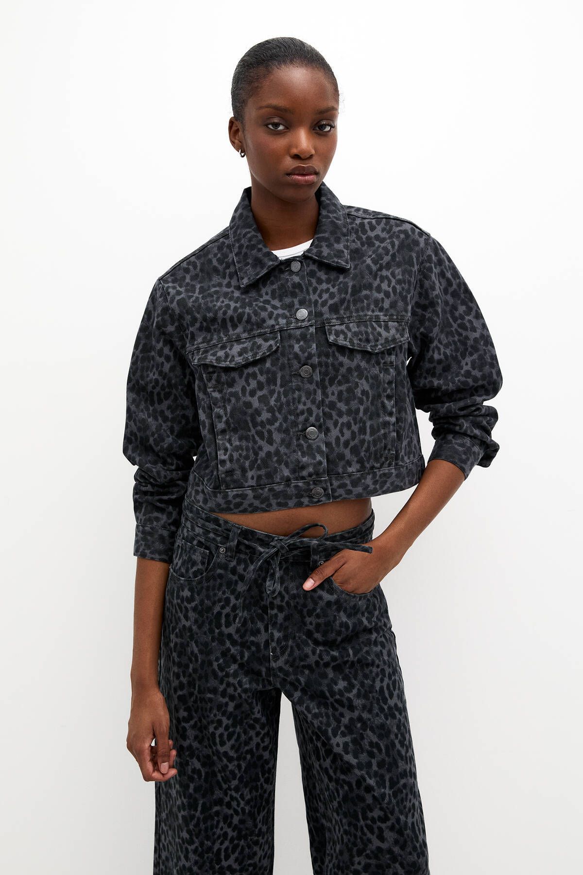 Leopar desenli kare kesim denim ceket Leopar desenli kare kesim denim ceket