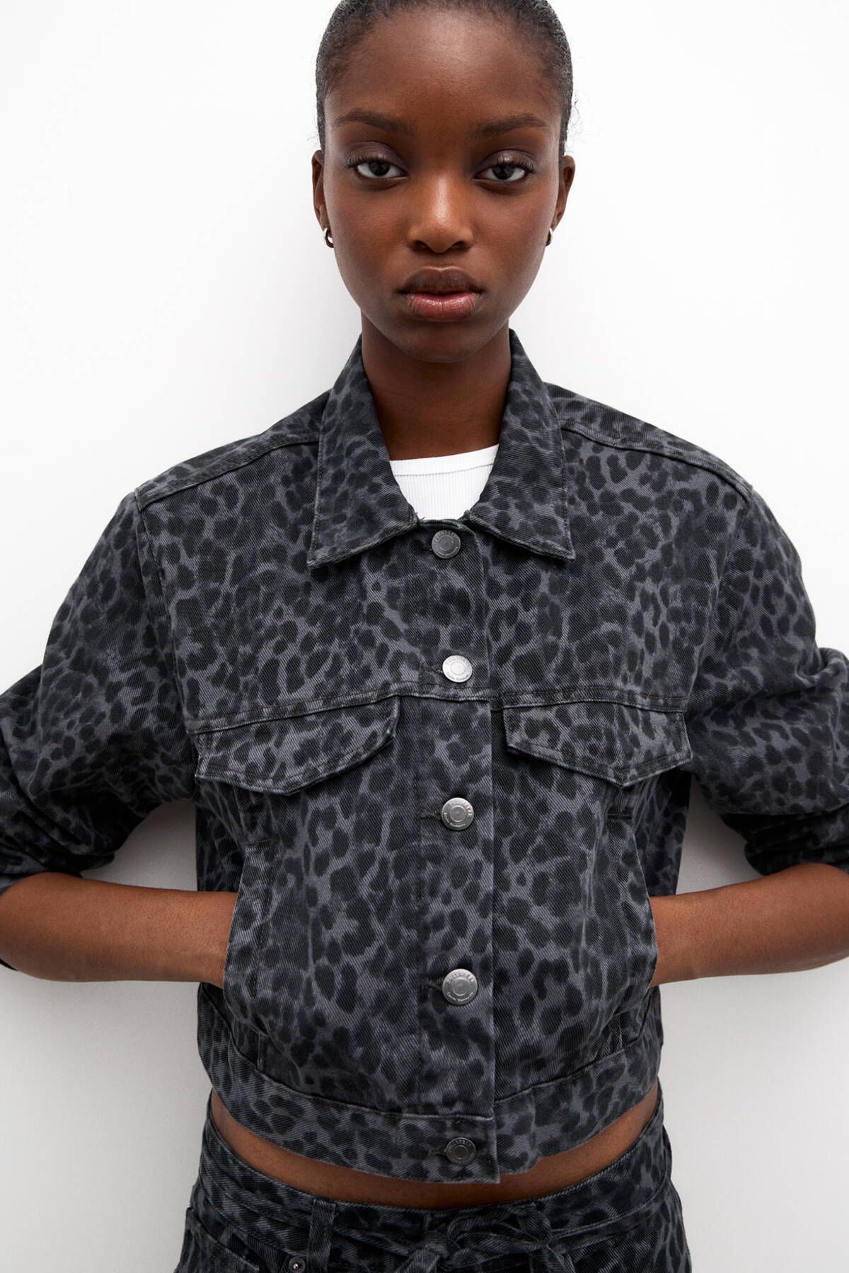 Leopar desenli kare kesim denim ceket Leopar desenli kare kesim denim ceket