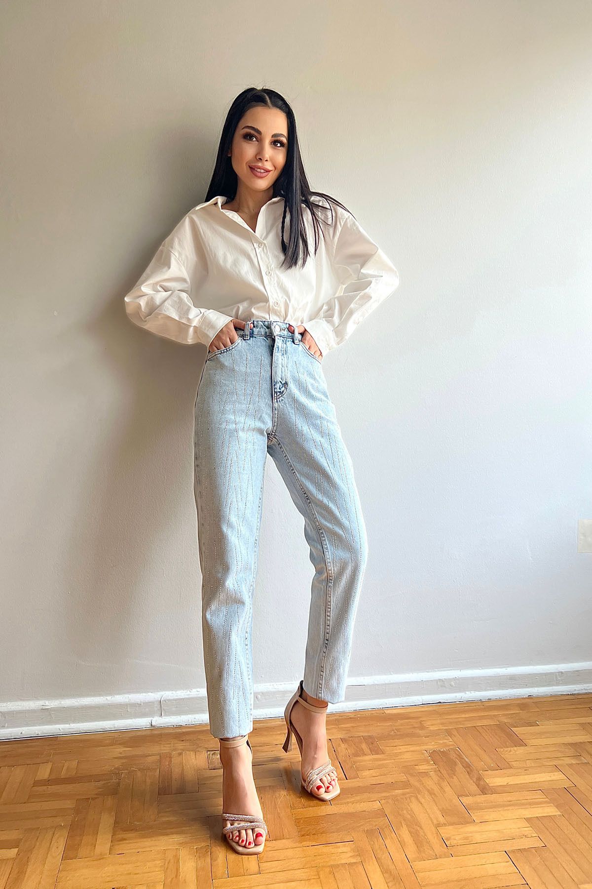 Mavi Taşlı Yüksek Bel Mom Fit Jean Mavi Taşlı Yüksek Bel Mom Fit Jean
