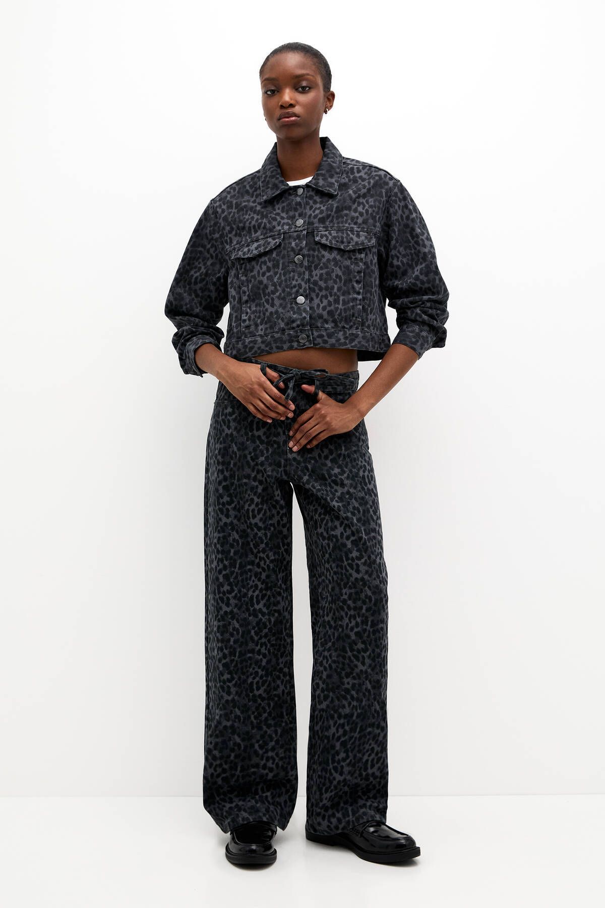Leopar desenli kare kesim denim ceket Leopar desenli kare kesim denim ceket