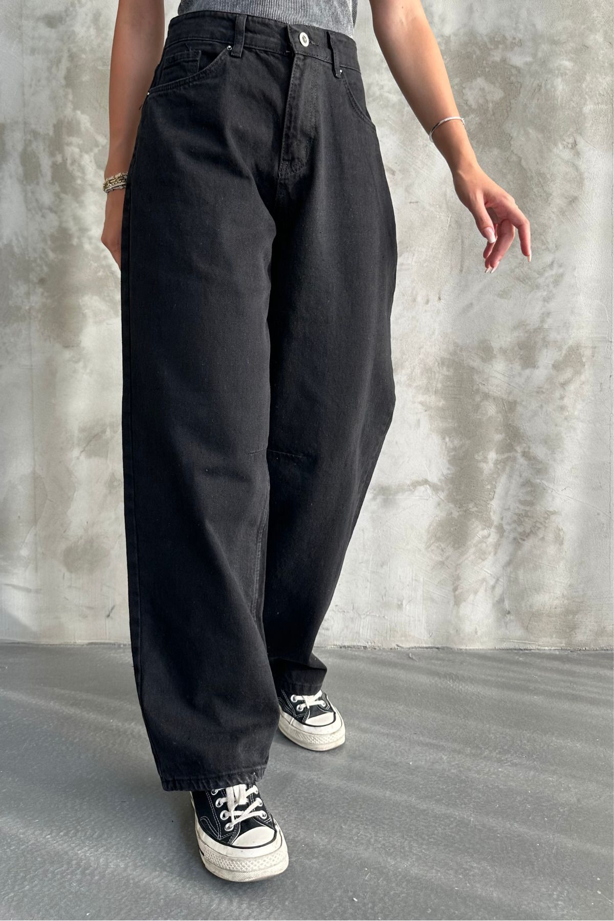 Toka Detaylı Bol Kesim Geniş Paça Rahat Baggy Jean Pantolon Toka Detaylı Bol Kesim Geniş Paça Rahat Baggy Jean Pantolon