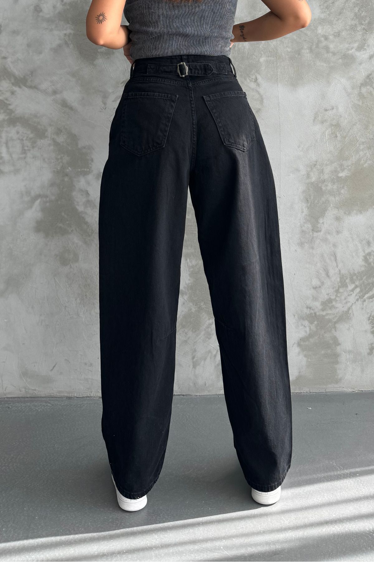 Toka Detaylı Bol Kesim Geniş Paça Rahat Baggy Jean Pantolon Toka Detaylı Bol Kesim Geniş Paça Rahat Baggy Jean Pantolon