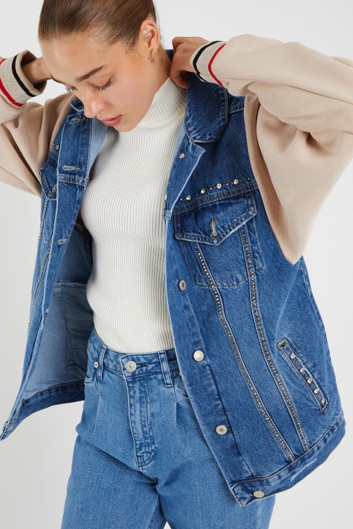 Kadın Taş Işlemeli Kolu Penye Kot Mont Bej