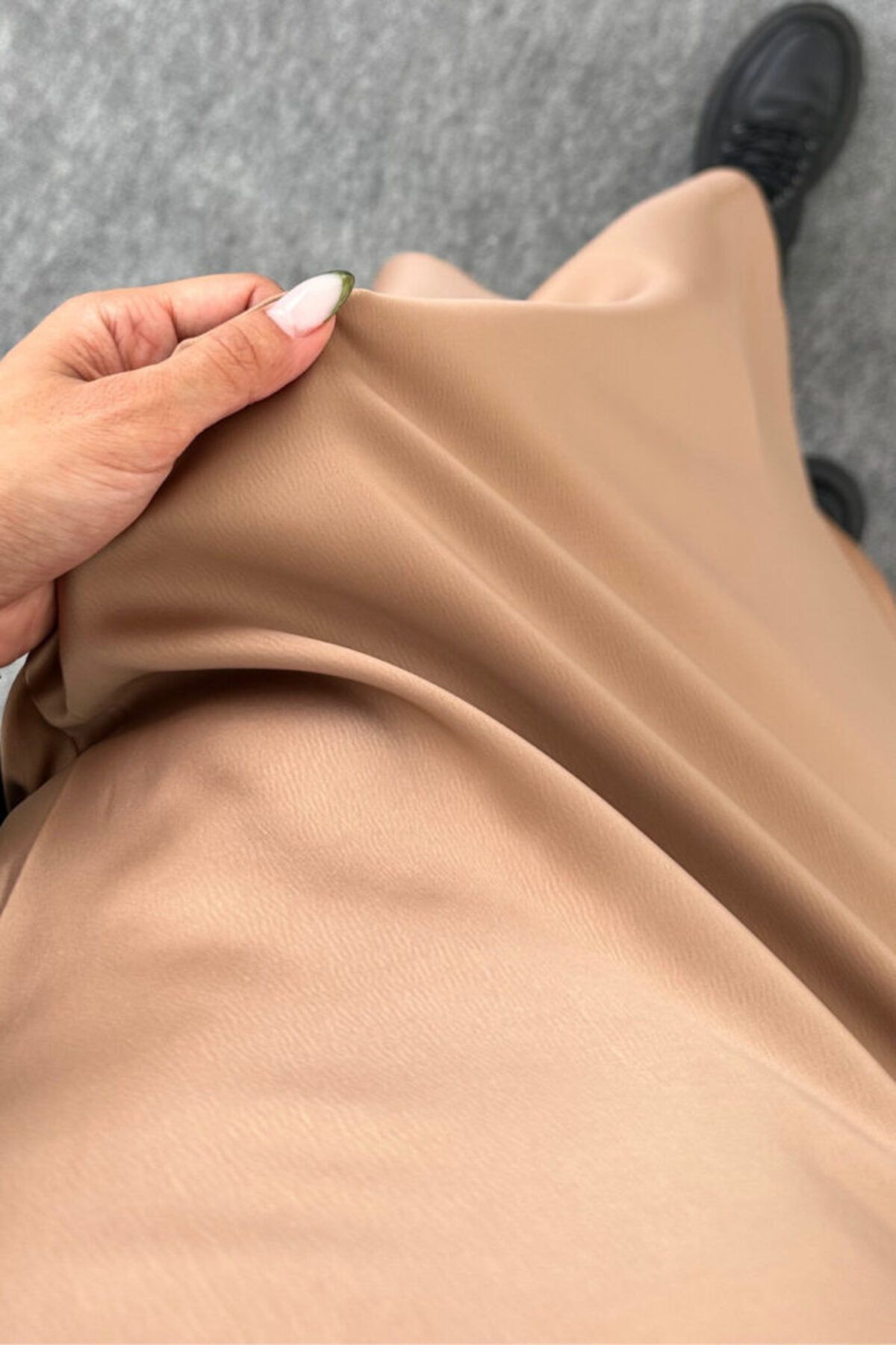 Kamel Saten Kumaş Beli Lastikli Uzun Çan Etek 96 Cm Kamel Saten Kumaş Beli Lastikli Uzun Çan Etek 96 Cm