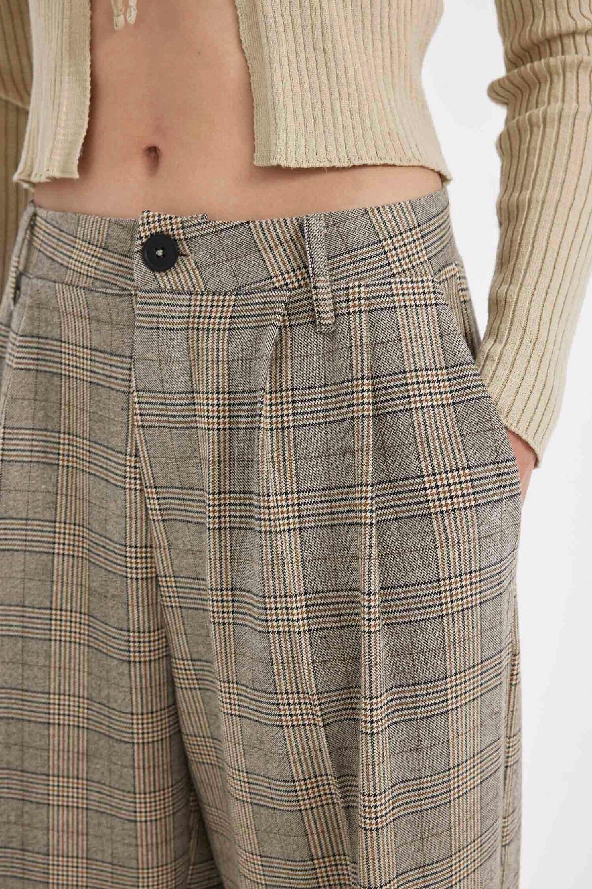 Wide Leg Kareli Çift Cepli Yüksek Bel Standart Boy Pantolon D4439ax24au Wide Leg Kareli Çift Cepli Yüksek Bel Standart Boy Pantolon D4439ax24au