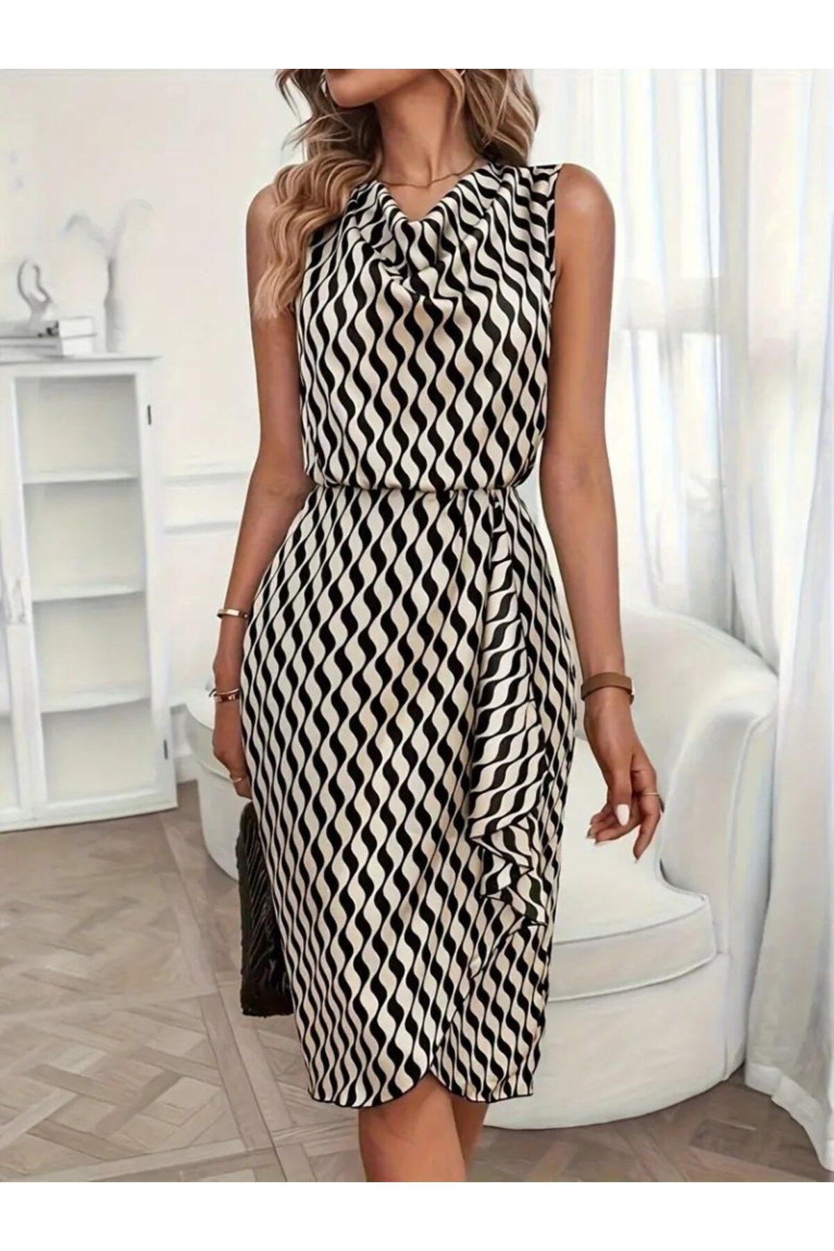 Yeni Sezon Kadın Degaje Yaka Önden Çapraz Detay Saten Midi Elbise Yeni Sezon Kadın Degaje Yaka Önden Çapraz Detay Saten Midi Elbise