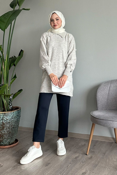 Yakası İncili Gri Triko Kazak Yakası İncili Gri Triko Kazak