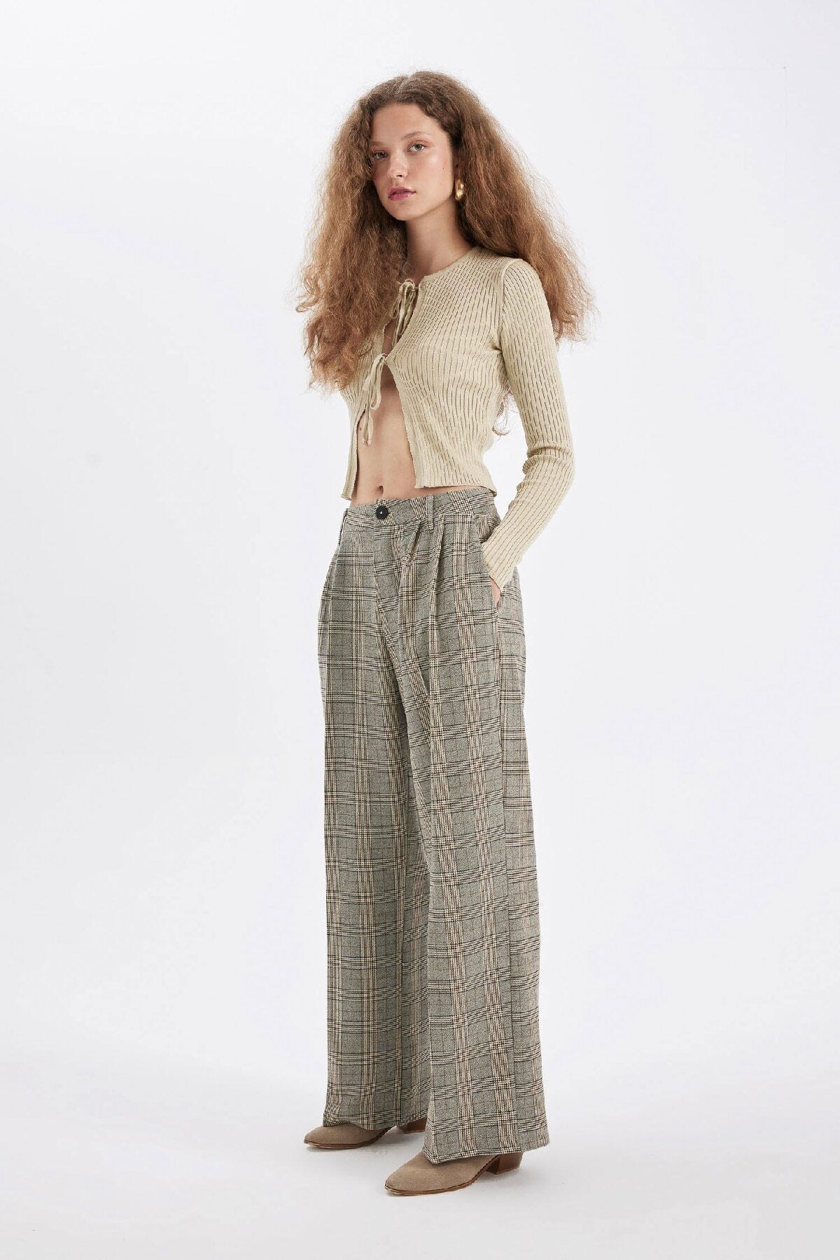 Wide Leg Kareli Çift Cepli Yüksek Bel Standart Boy Pantolon D4439ax24au Wide Leg Kareli Çift Cepli Yüksek Bel Standart Boy Pantolon D4439ax24au