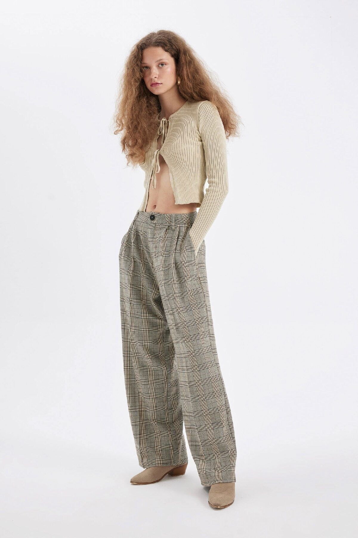 Wide Leg Kareli Çift Cepli Yüksek Bel Standart Boy Pantolon D4439ax24au Wide Leg Kareli Çift Cepli Yüksek Bel Standart Boy Pantolon D4439ax24au