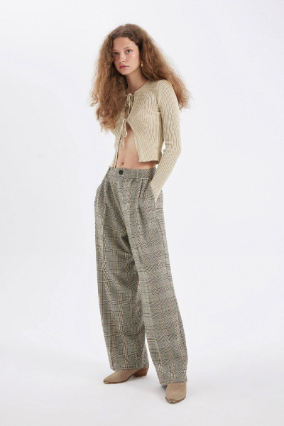 Wide Leg Kareli Çift Cepli Yüksek Bel Standart Boy Pantolon D4439ax24au Wide Leg Kareli Çift Cepli Yüksek Bel Standart Boy Pantolon D4439ax24au