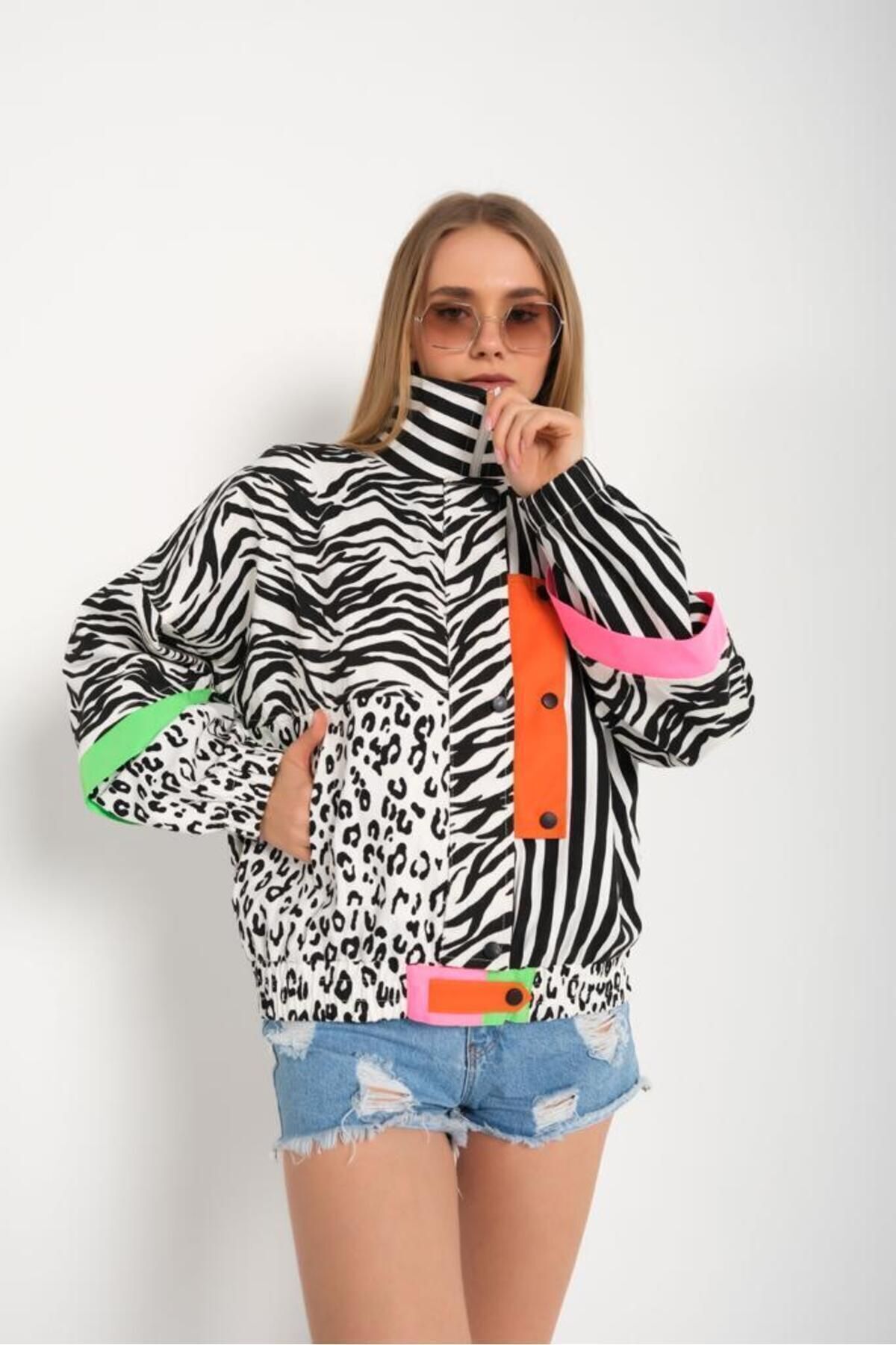 Kadın ZEBRA Desenli Kot Ceket RENKARENK FARK YARATIR Kadın ZEBRA Desenli Kot Ceket RENKARENK FARK YARATIR