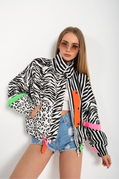 Kadın ZEBRA Desenli Kot Ceket RENKARENK FARK YARATIR Kadın ZEBRA Desenli Kot Ceket RENKARENK FARK YARATIR