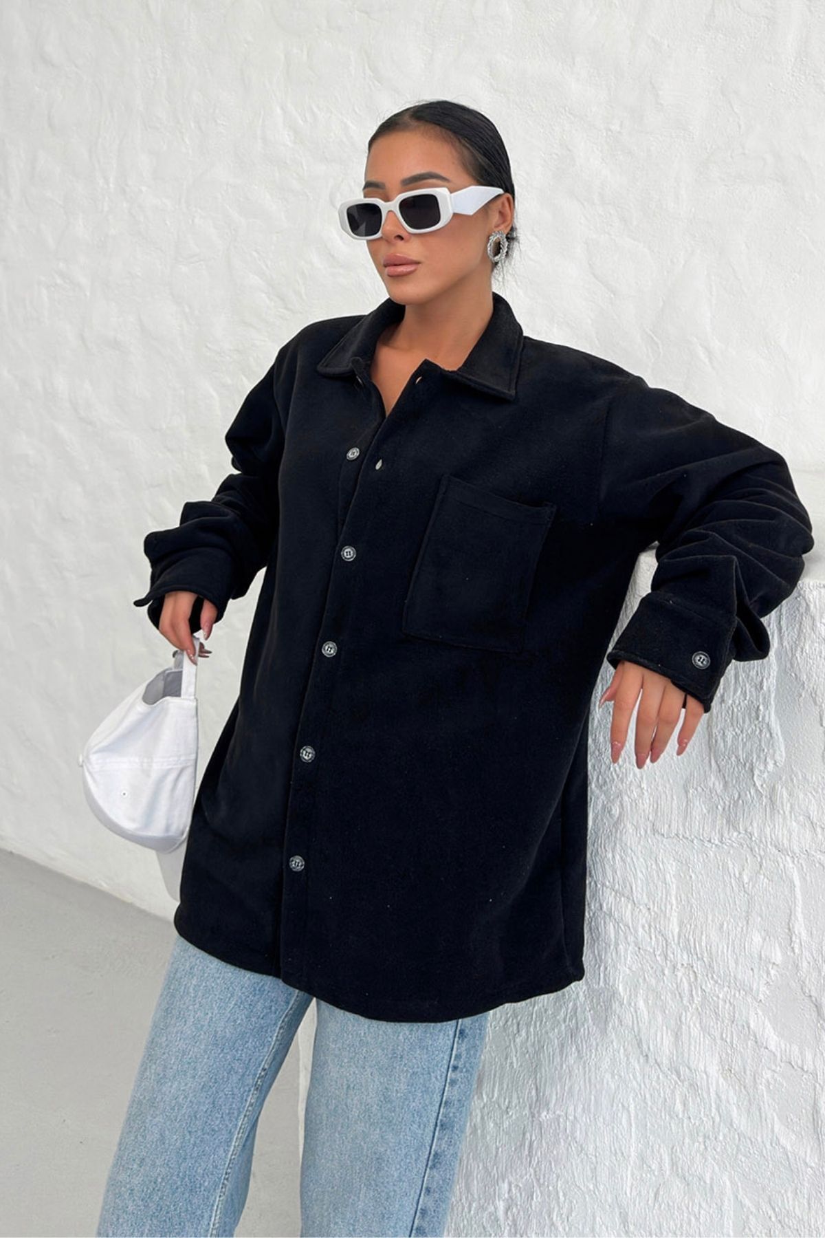 Kadın Siyah Oversize Düğme Detaylı Polar Ceket Kadın Siyah Oversize Düğme Detaylı Polar Ceket