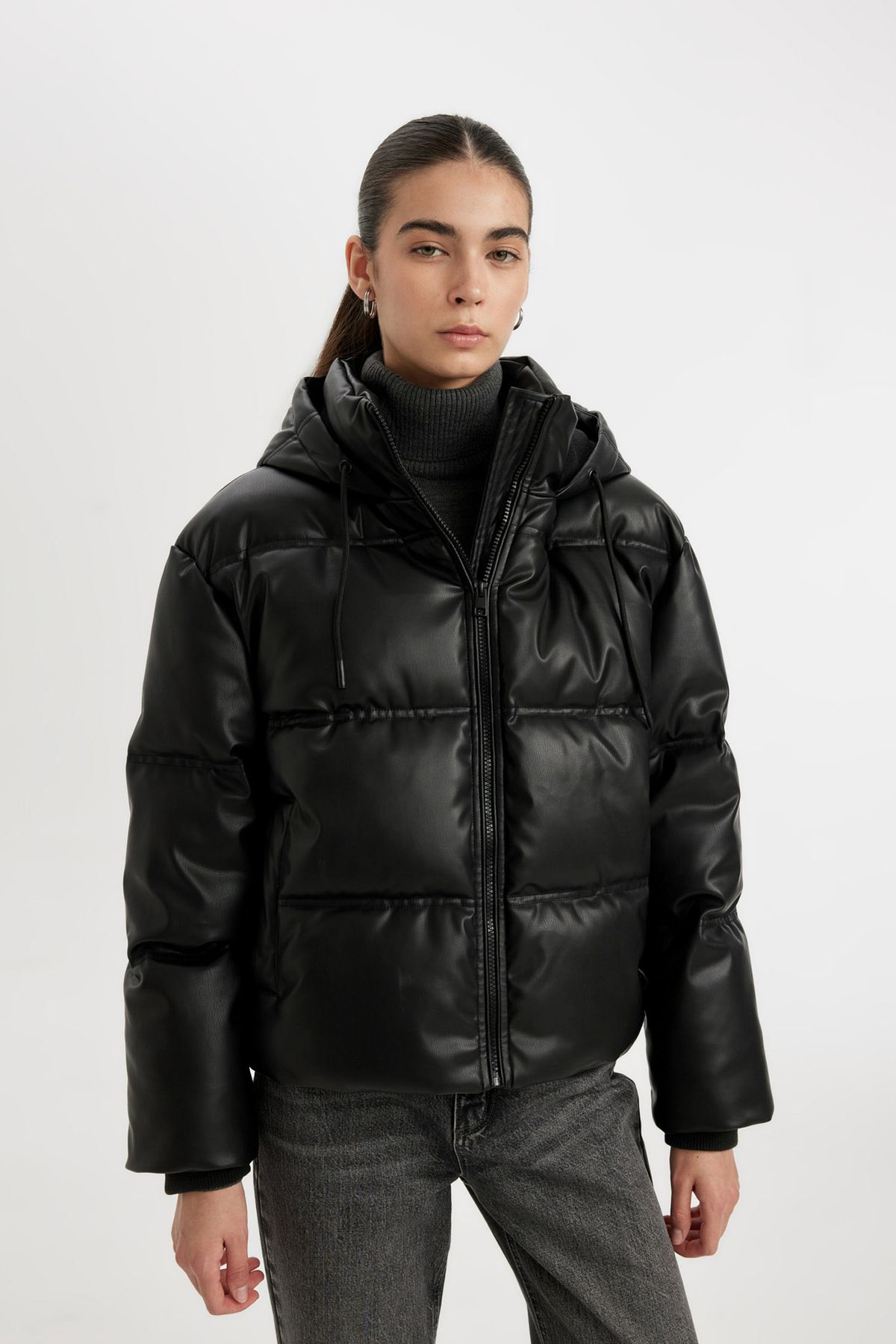 Su Geçirmez Kapüşonlu Suni Deri Şişme Mont Su Geçirmez Kapüşonlu Suni Deri Şişme Mont