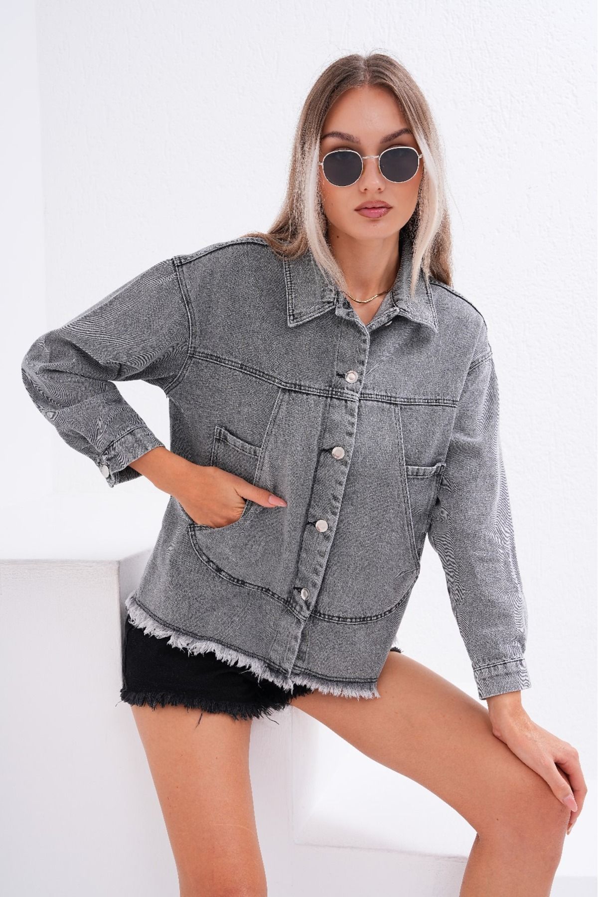 Püsküllü Arka Düğme Detaylı Ceket Püsküllü Arka Düğme Detaylı Ceket