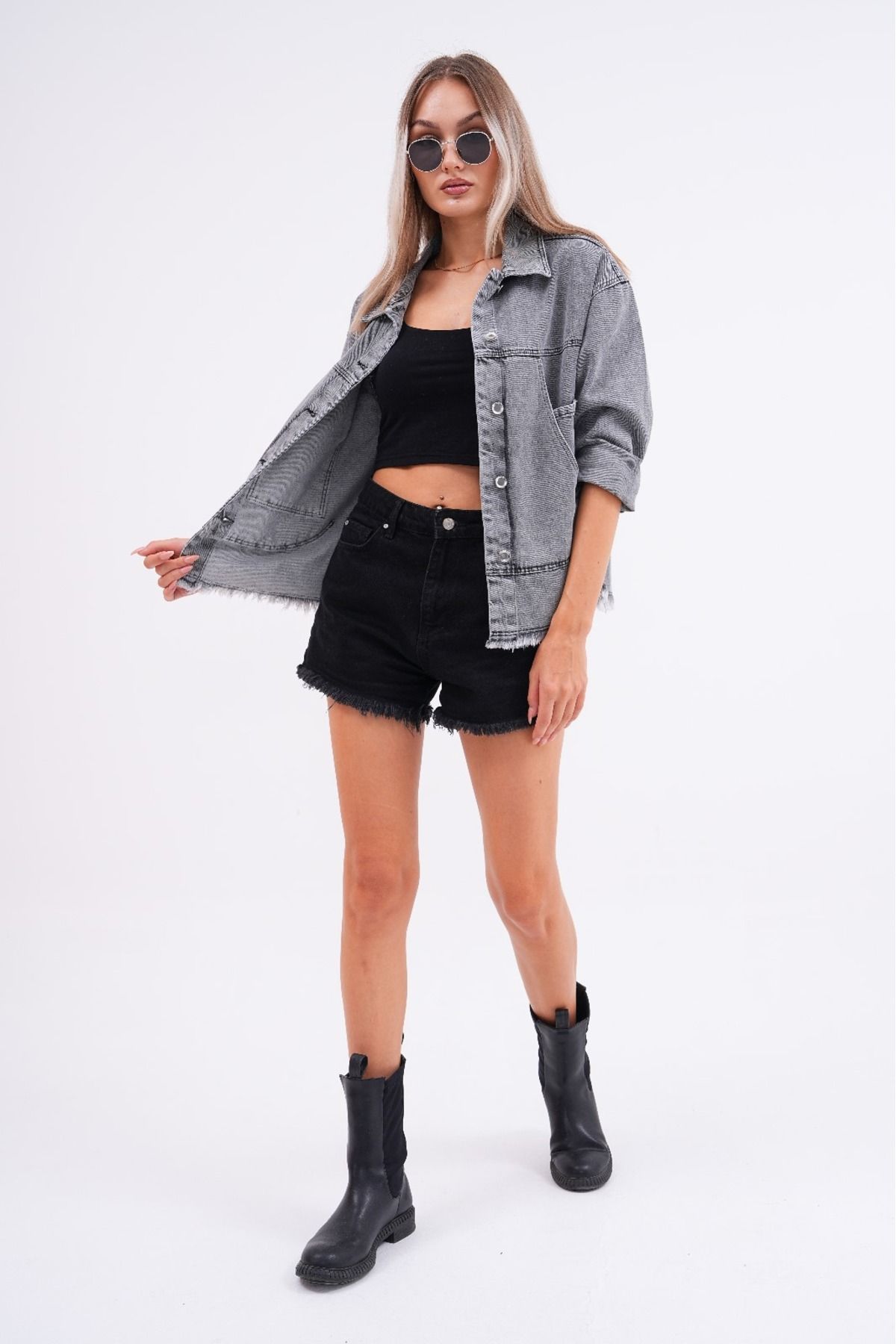 Püsküllü Arka Düğme Detaylı Ceket Püsküllü Arka Düğme Detaylı Ceket