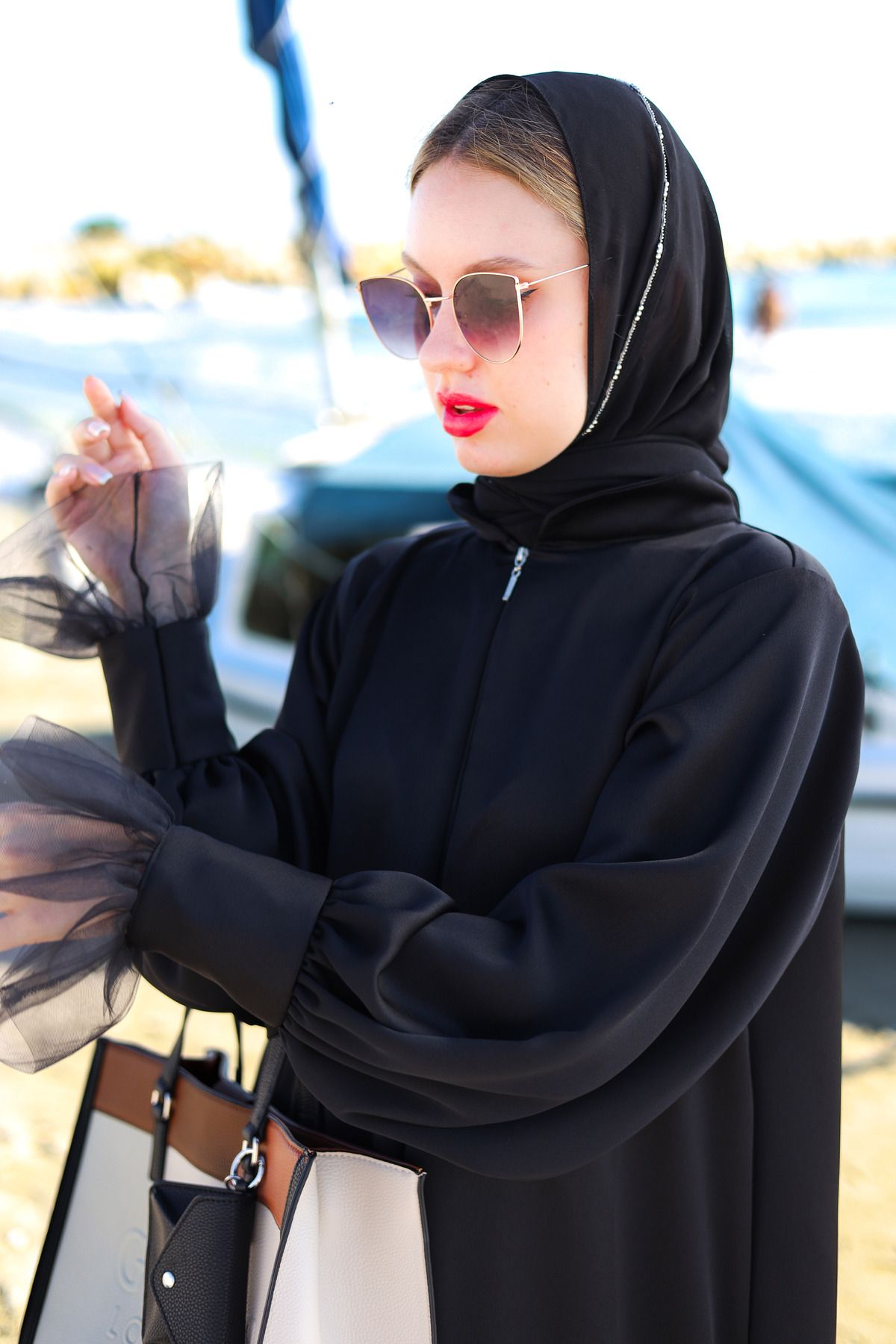 Siyah Renk Şık Abaya Takım - Abaya, Elbise, Kemer ve Şal Seti Siyah Renk Şık Abaya Takım - Abaya, Elbise, Kemer ve Şal Seti