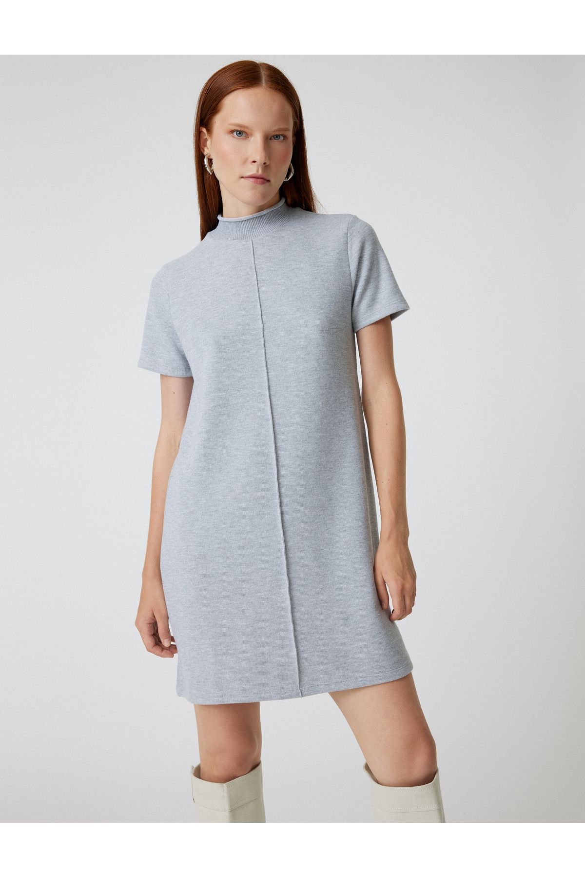 Mini Elbise Kısa Kollu Dik Yaka Slim Fit Mini Elbise Kısa Kollu Dik Yaka Slim Fit