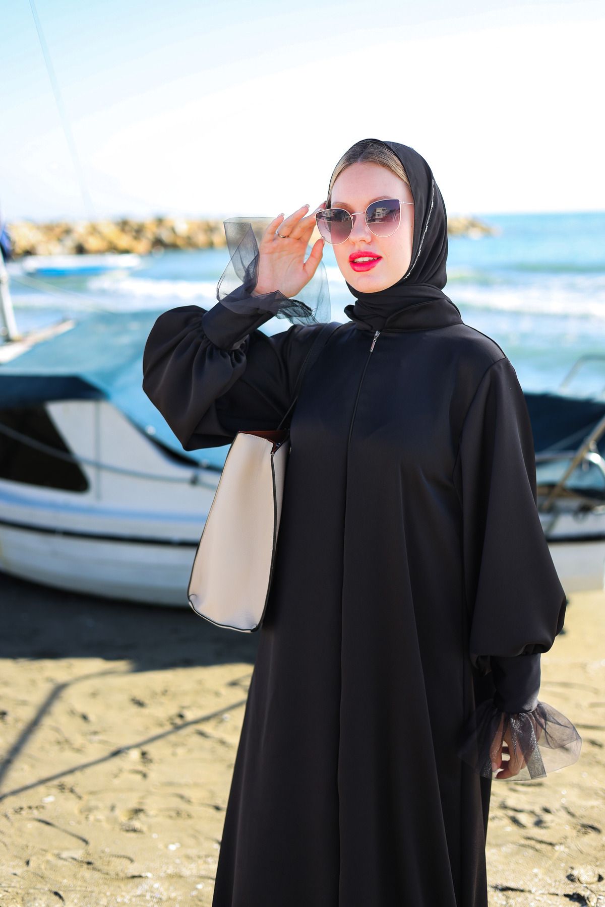Siyah Renk Şık Abaya Takım - Abaya, Elbise, Kemer ve Şal Seti Siyah Renk Şık Abaya Takım - Abaya, Elbise, Kemer ve Şal Seti