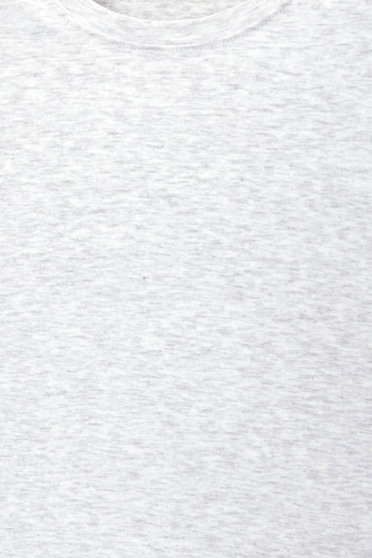 Vücuda oturan uzun kollu t-shirt