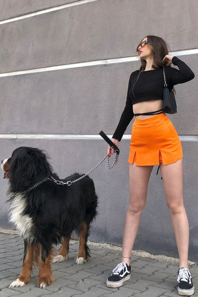 Turuncu Mini Yırtmaçlı Şort Etek Çelik Örme Likralı Turuncu Mini Yırtmaçlı Şort Etek Çelik Örme Likralı