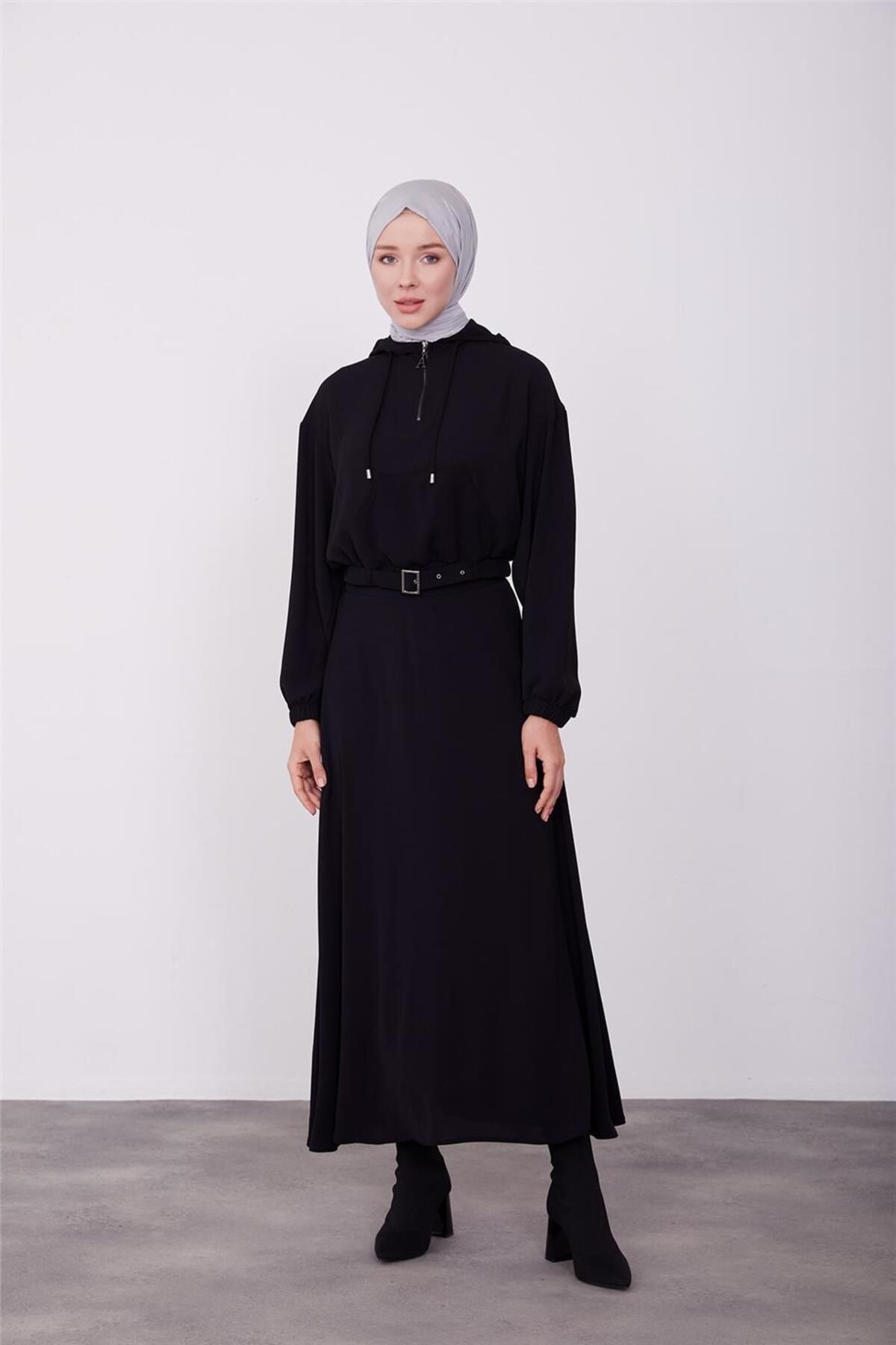 Seyyar Kuşaklı Etekli Rahat Takım 23k6716 Siyah Seyyar Kuşaklı Etekli Rahat Takım 23k6716 Siyah