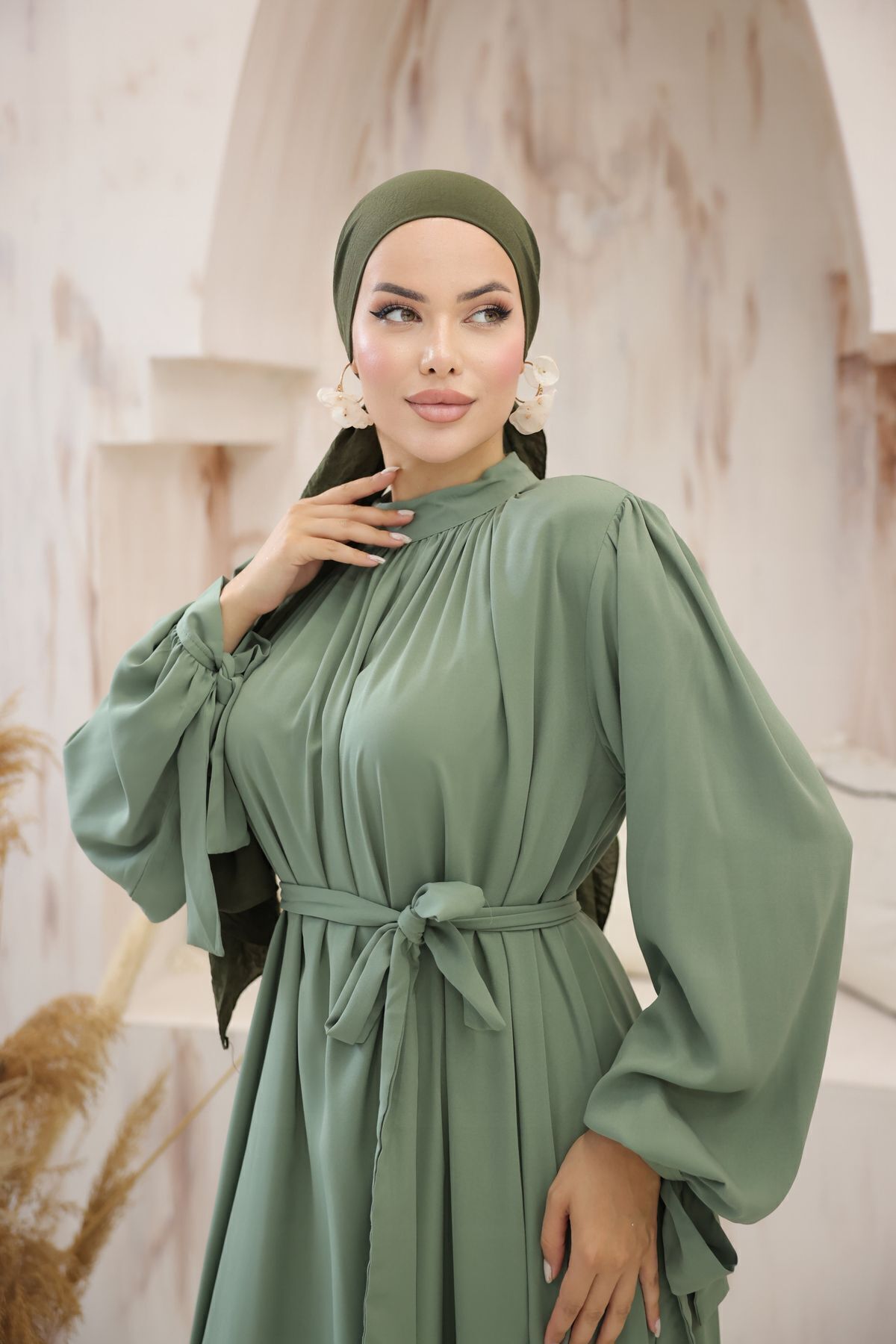 Kadın Tesettür Yakası Büzgülü Kolu Kurdelalı Elbise Kadın Tesettür Yakası Büzgülü Kolu Kurdelalı Elbise