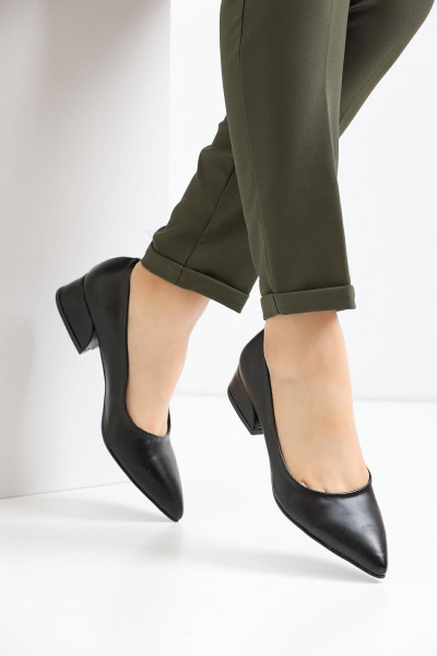 Kadın Sivri Kısa Kalın Topuklu Büyük Numara Ayakkabı Kadın Sivri Kısa Kalın Topuklu Büyük Numara Ayakkabı