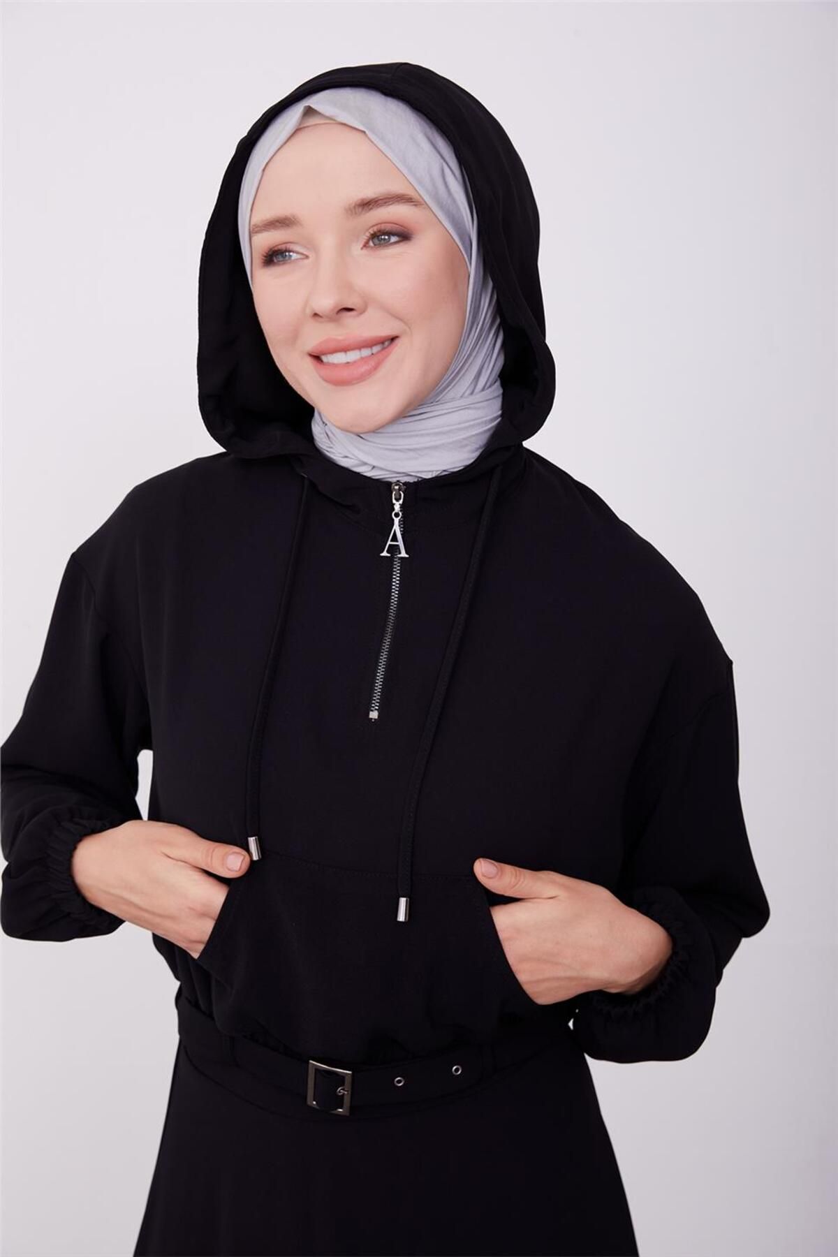 Seyyar Kuşaklı Etekli Rahat Takım 23k6716 Siyah Seyyar Kuşaklı Etekli Rahat Takım 23k6716 Siyah