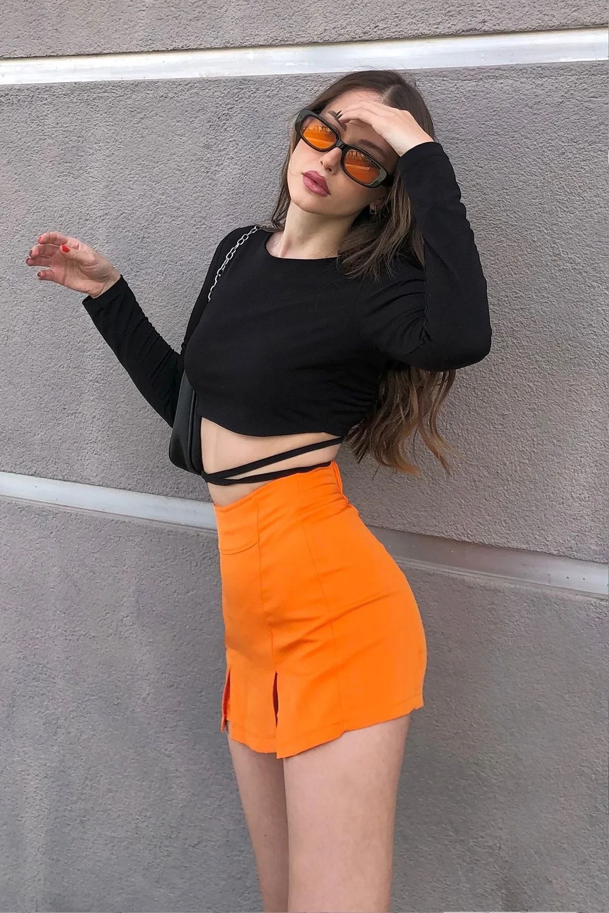 Turuncu Mini Yırtmaçlı Şort Etek Çelik Örme Likralı Turuncu Mini Yırtmaçlı Şort Etek Çelik Örme Likralı