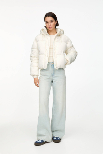 Kısa kapüşonlu şişme mont Kısa kapüşonlu şişme mont