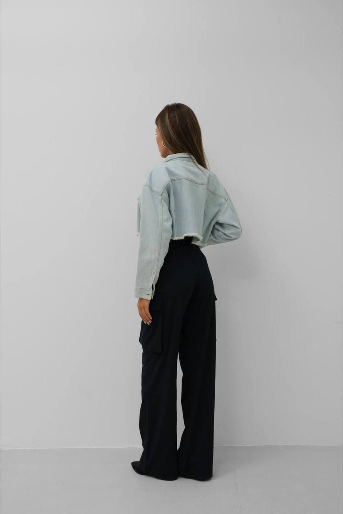Kadın Pile Detaylı Crop Denim Ceket Kadın Pile Detaylı Crop Denim Ceket