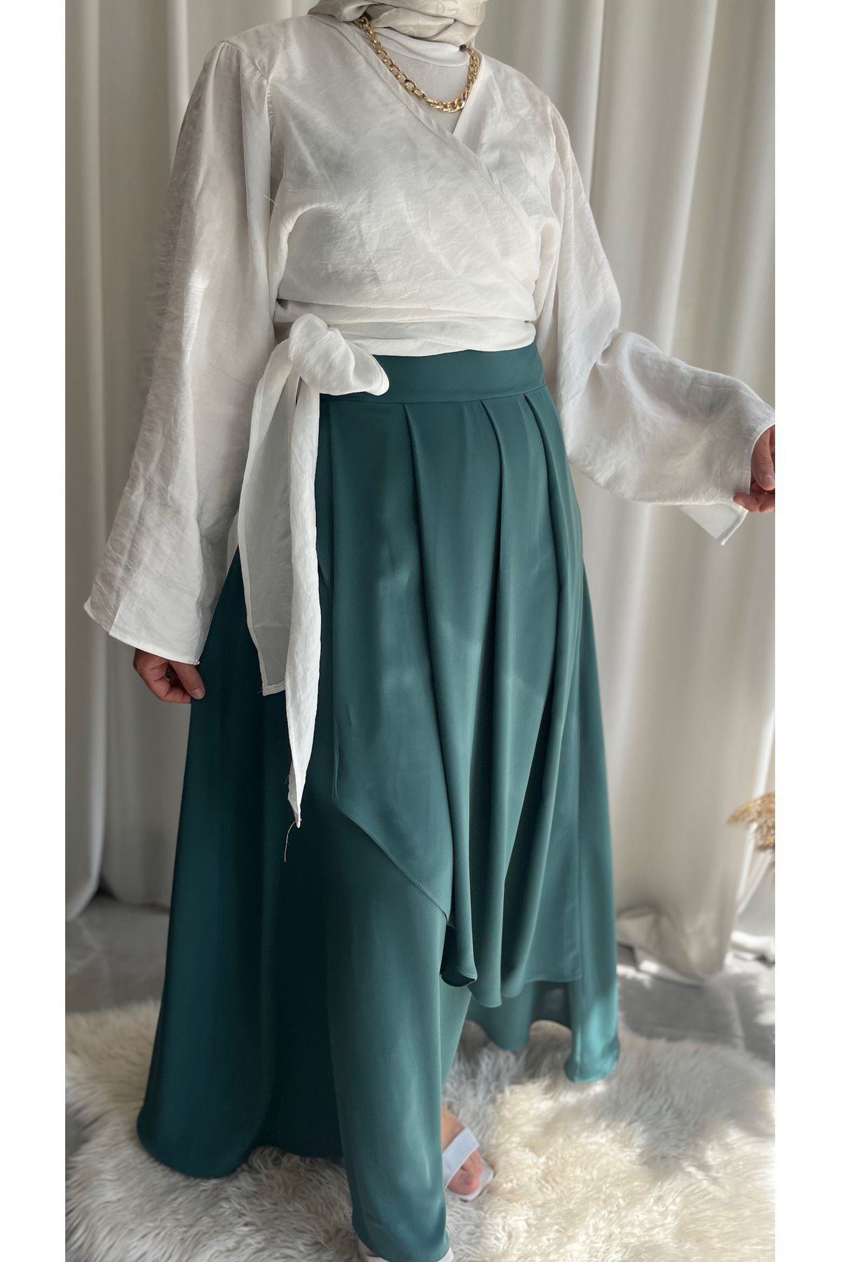 Model Yeliz Medine ipeği Pileli Fermuarlı Uzun Etek Model Yeliz Medine ipeği Pileli Fermuarlı Uzun Etek