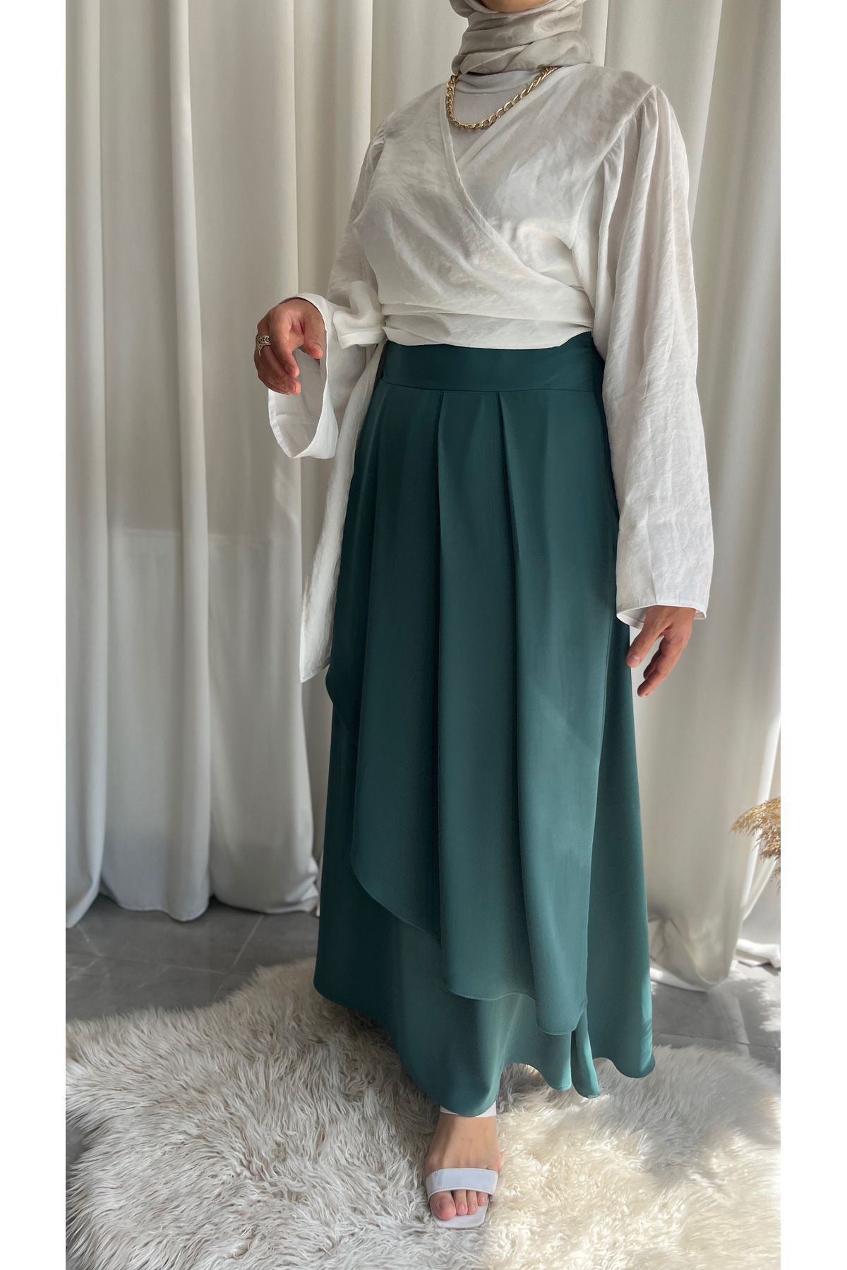 Model Yeliz Medine ipeği Pileli Fermuarlı Uzun Etek Model Yeliz Medine ipeği Pileli Fermuarlı Uzun Etek