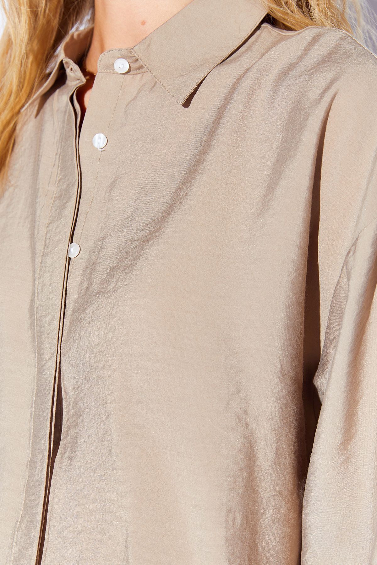 Toprak Modal Soft Dokulu Yumuşak Gizli Pat Detaylı Oversize Kadın Gömlek | Mks168262-01 Toprak Modal Soft Dokulu Yumuşak Gizli Pat Detaylı Oversize Kadın Gömlek | Mks168262-01