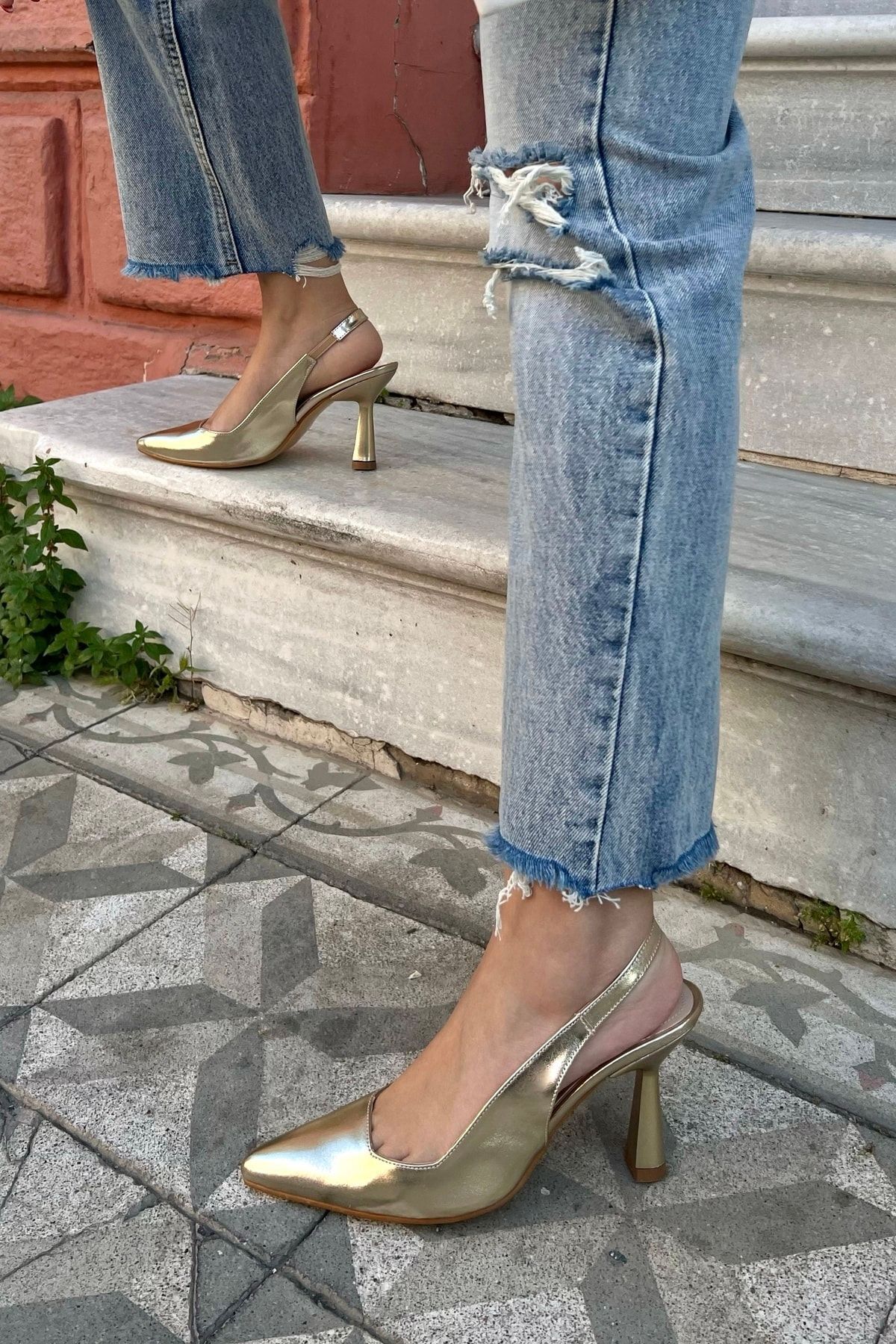 Spark Metalik Cilt Gold Dore Altın Sarı Sivri Burun Arka Açık Stiletto Abiye Topuklu Kadın Ayakkabı Spark Metalik Cilt Gold Dore Altın Sarı Sivri Burun Arka Açık Stiletto Abiye Topuklu Kadın Ayakkabı