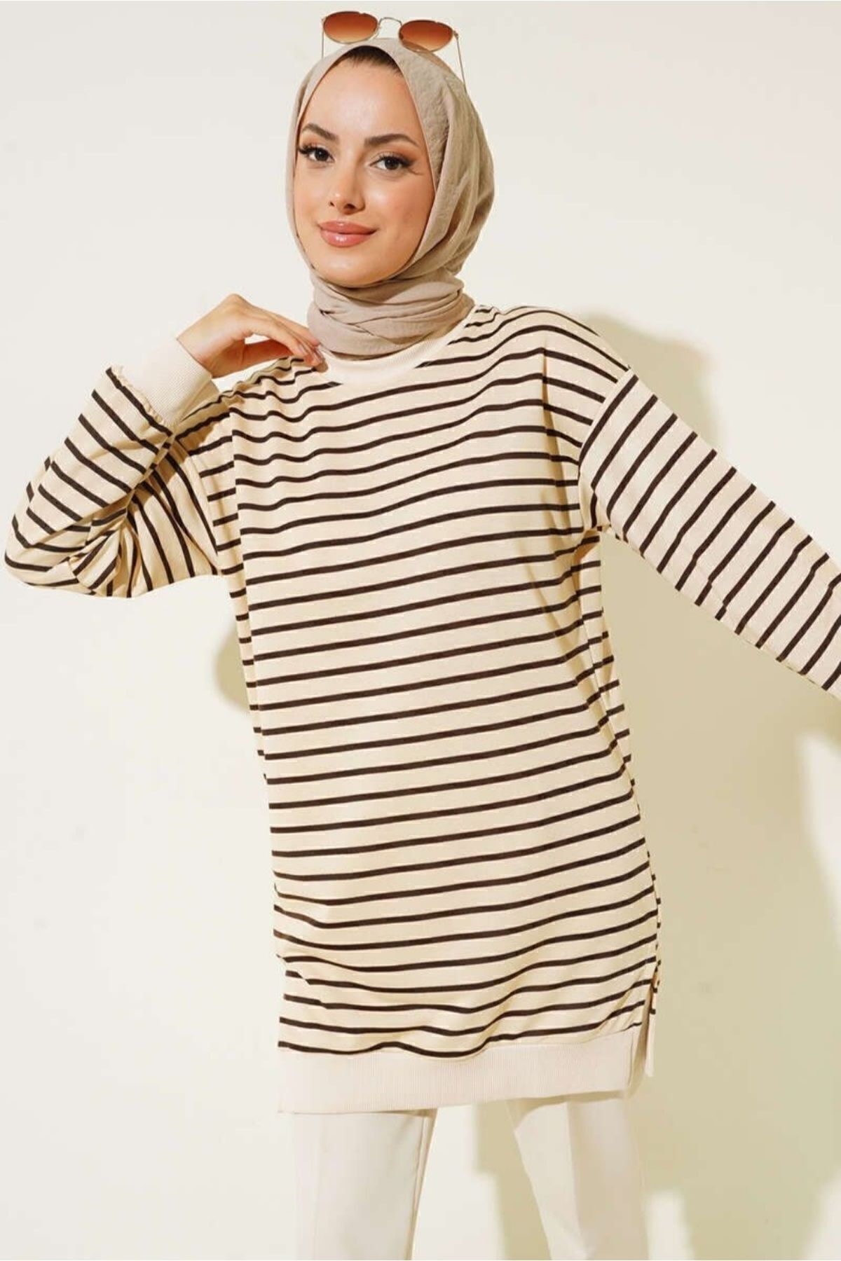 Yazlık Iki Iplikli Tesettür Tunik Çizgili Sweatshirt Yazlık Iki Iplikli Tesettür Tunik Çizgili Sweatshirt
