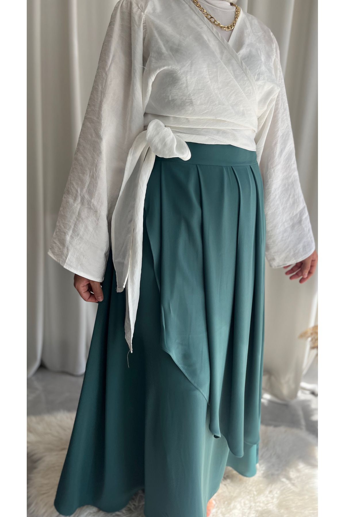 Model Yeliz Medine ipeği Pileli Fermuarlı Uzun Etek Model Yeliz Medine ipeği Pileli Fermuarlı Uzun Etek