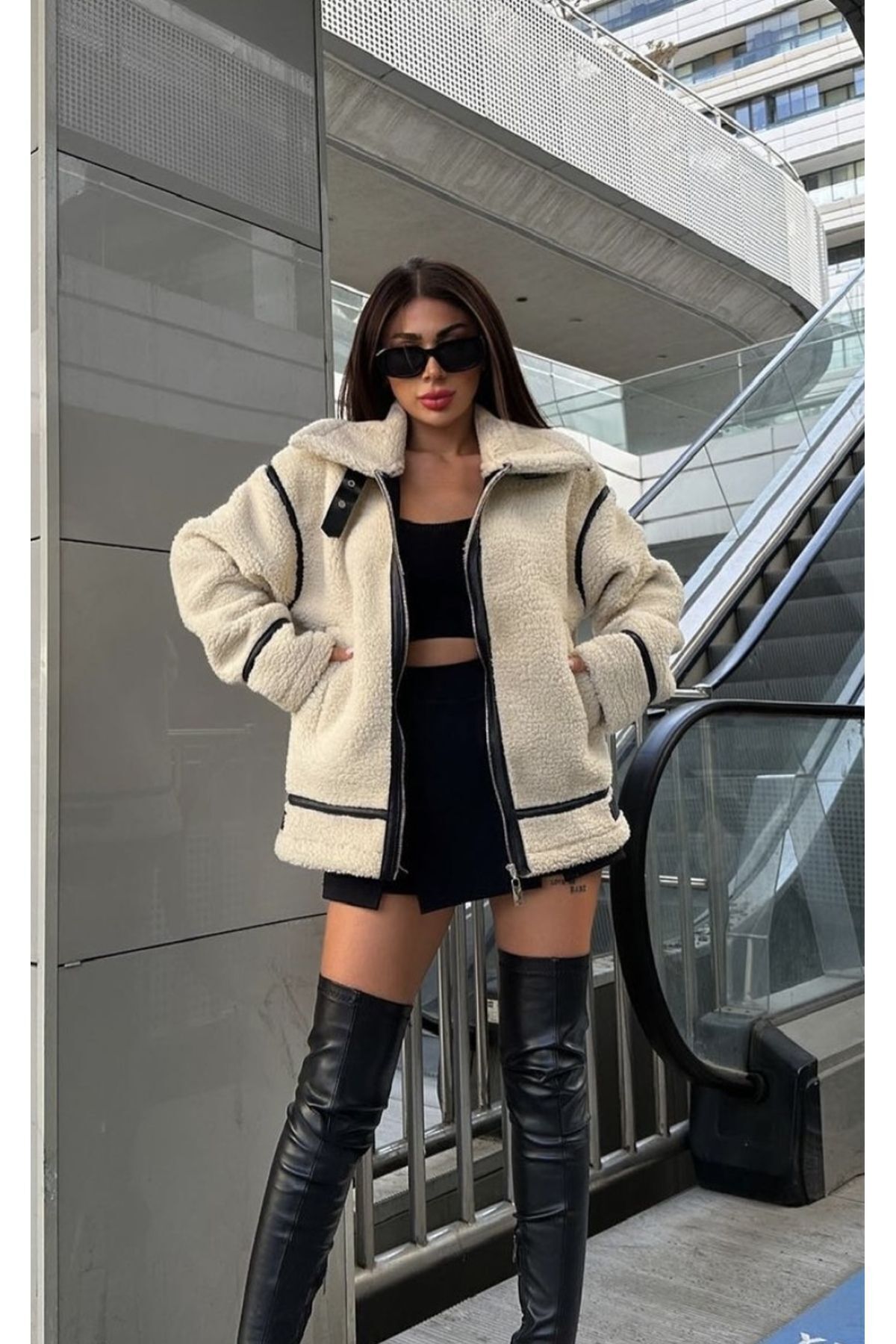 SUNİ KÜRKLÜ ÜNLÜ MARKANIN MODELİNDE BIKER PELUŞ MONT SUNİ KÜRKLÜ ÜNLÜ MARKANIN MODELİNDE BIKER PELUŞ MONT