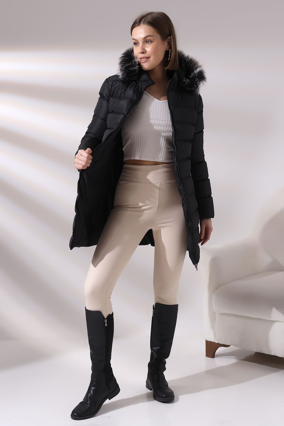 SİYAH RENK KAPİŞONLU FERMUARLI MİCRO JEL DOLUMLU PELUŞLU SU VE RÜZGAR GECİRMEZ MONT SİYAH RENK KAPİŞONLU FERMUARLI MİCRO JEL DOLUMLU PELUŞLU SU VE RÜZGAR GECİRMEZ MONT