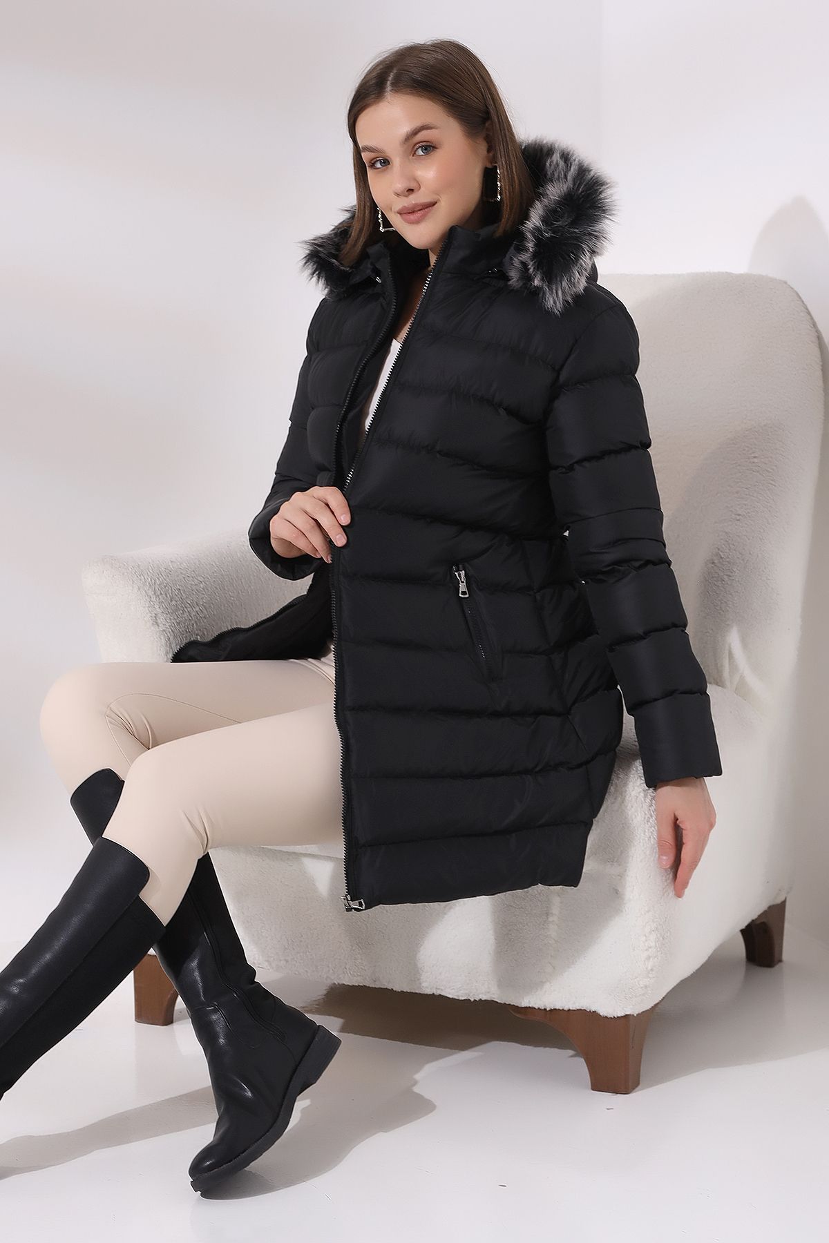 SİYAH RENK KAPİŞONLU FERMUARLI MİCRO JEL DOLUMLU PELUŞLU SU VE RÜZGAR GECİRMEZ MONT SİYAH RENK KAPİŞONLU FERMUARLI MİCRO JEL DOLUMLU PELUŞLU SU VE RÜZGAR GECİRMEZ MONT