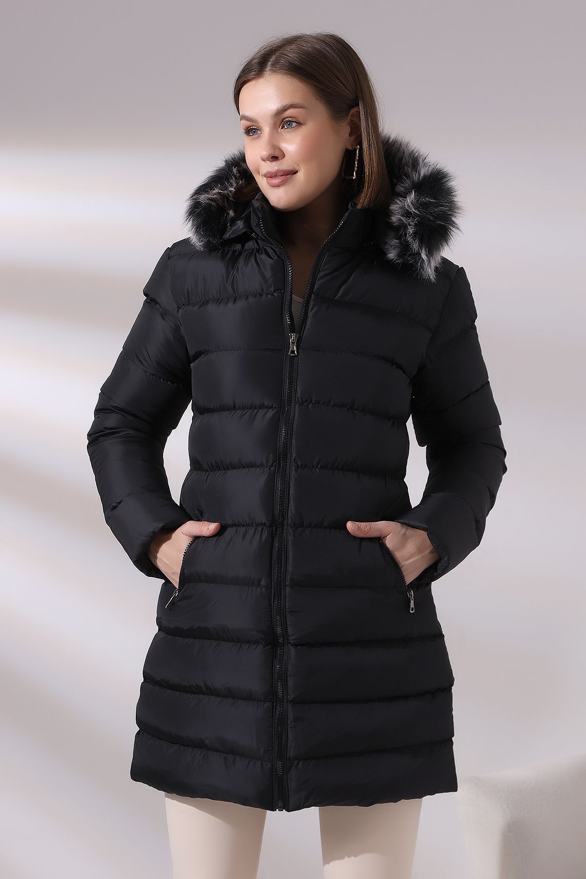 SİYAH RENK KAPİŞONLU FERMUARLI MİCRO JEL DOLUMLU PELUŞLU SU VE RÜZGAR GECİRMEZ MONT SİYAH RENK KAPİŞONLU FERMUARLI MİCRO JEL DOLUMLU PELUŞLU SU VE RÜZGAR GECİRMEZ MONT