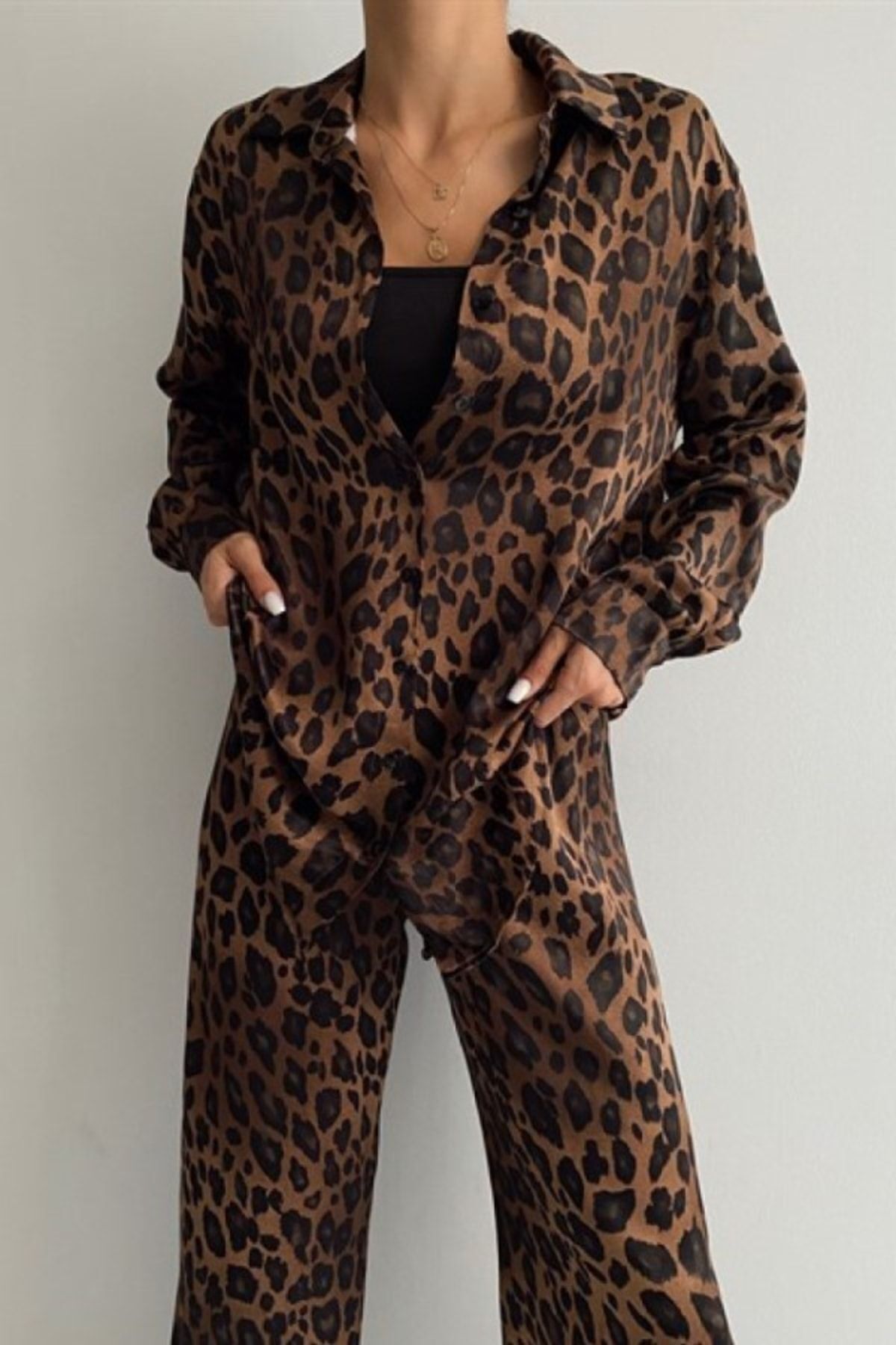 Leopar Desen Oversize Saten (VİSKON) Kahverengi Gömlek Leopar Desen Oversize Saten (VİSKON) Kahverengi Gömlek