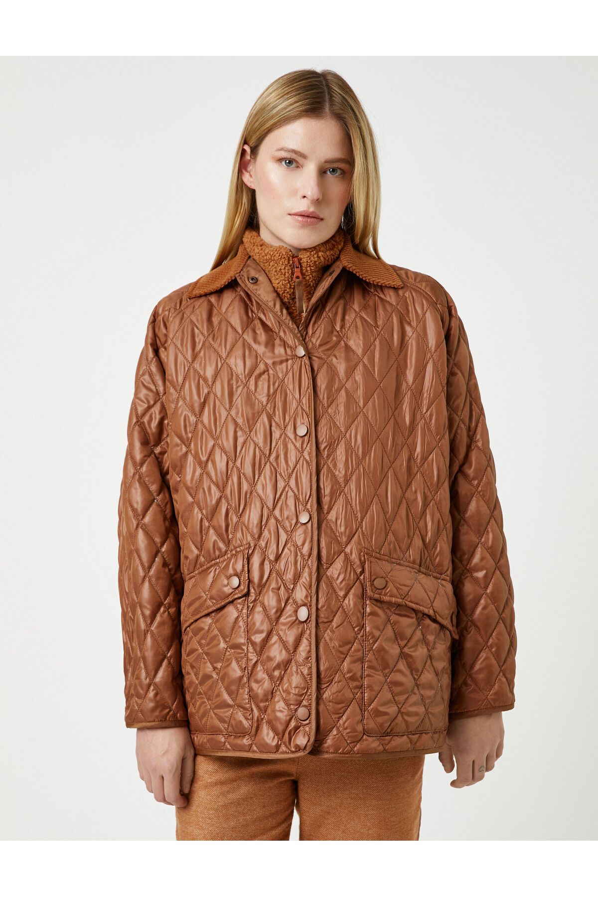 X Şahika Ercümen - Cepli Kapitone Oversize Ceket X Şahika Ercümen - Cepli Kapitone Oversize Ceket