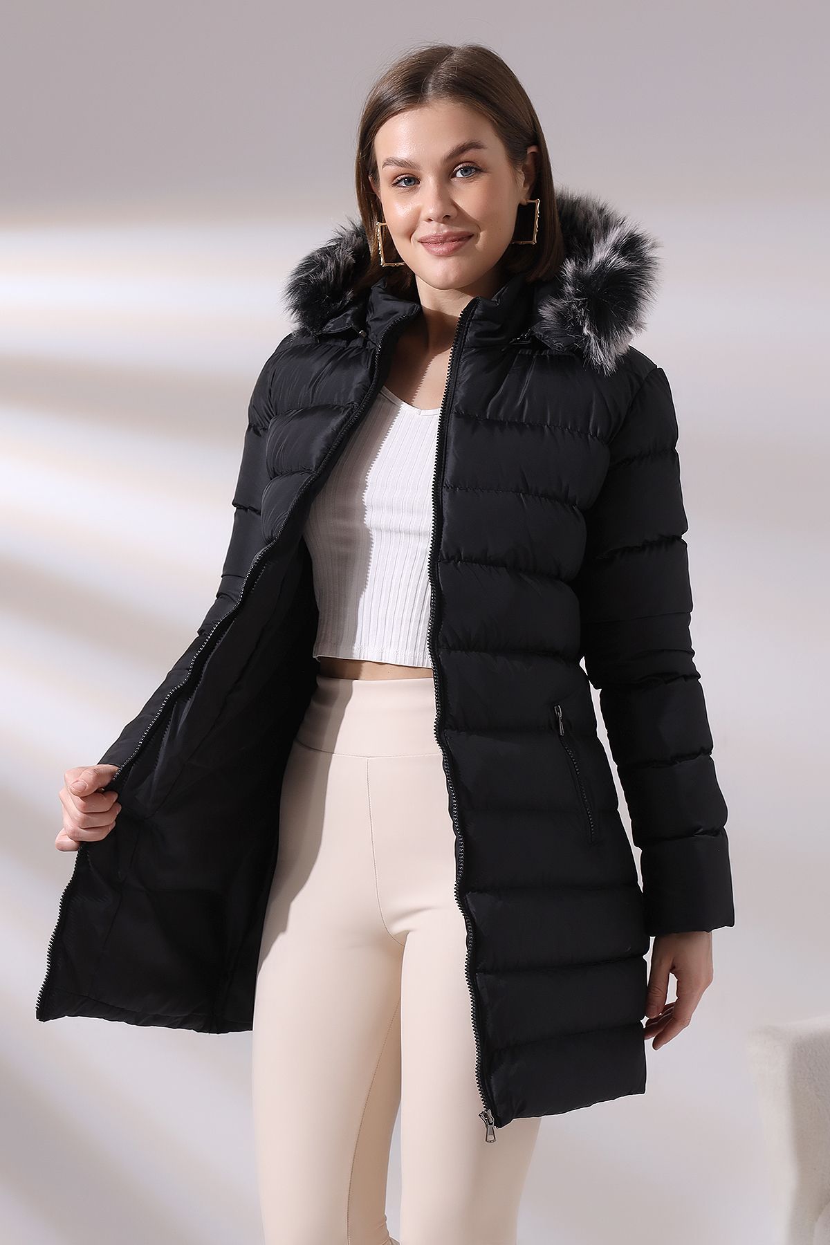 SİYAH RENK KAPİŞONLU FERMUARLI MİCRO JEL DOLUMLU PELUŞLU SU VE RÜZGAR GECİRMEZ MONT SİYAH RENK KAPİŞONLU FERMUARLI MİCRO JEL DOLUMLU PELUŞLU SU VE RÜZGAR GECİRMEZ MONT