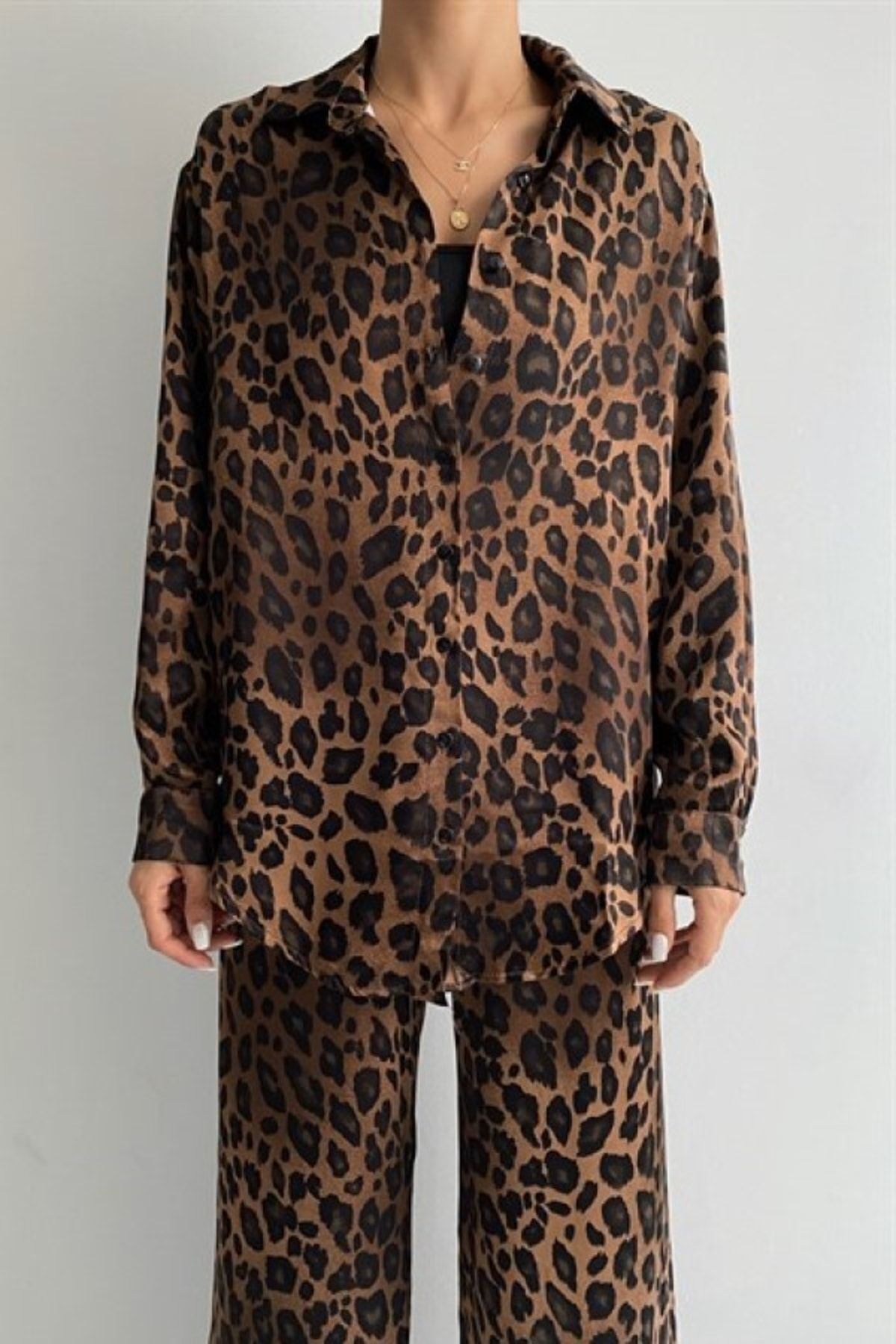 Leopar Desen Oversize Saten (VİSKON) Kahverengi Gömlek Leopar Desen Oversize Saten (VİSKON) Kahverengi Gömlek