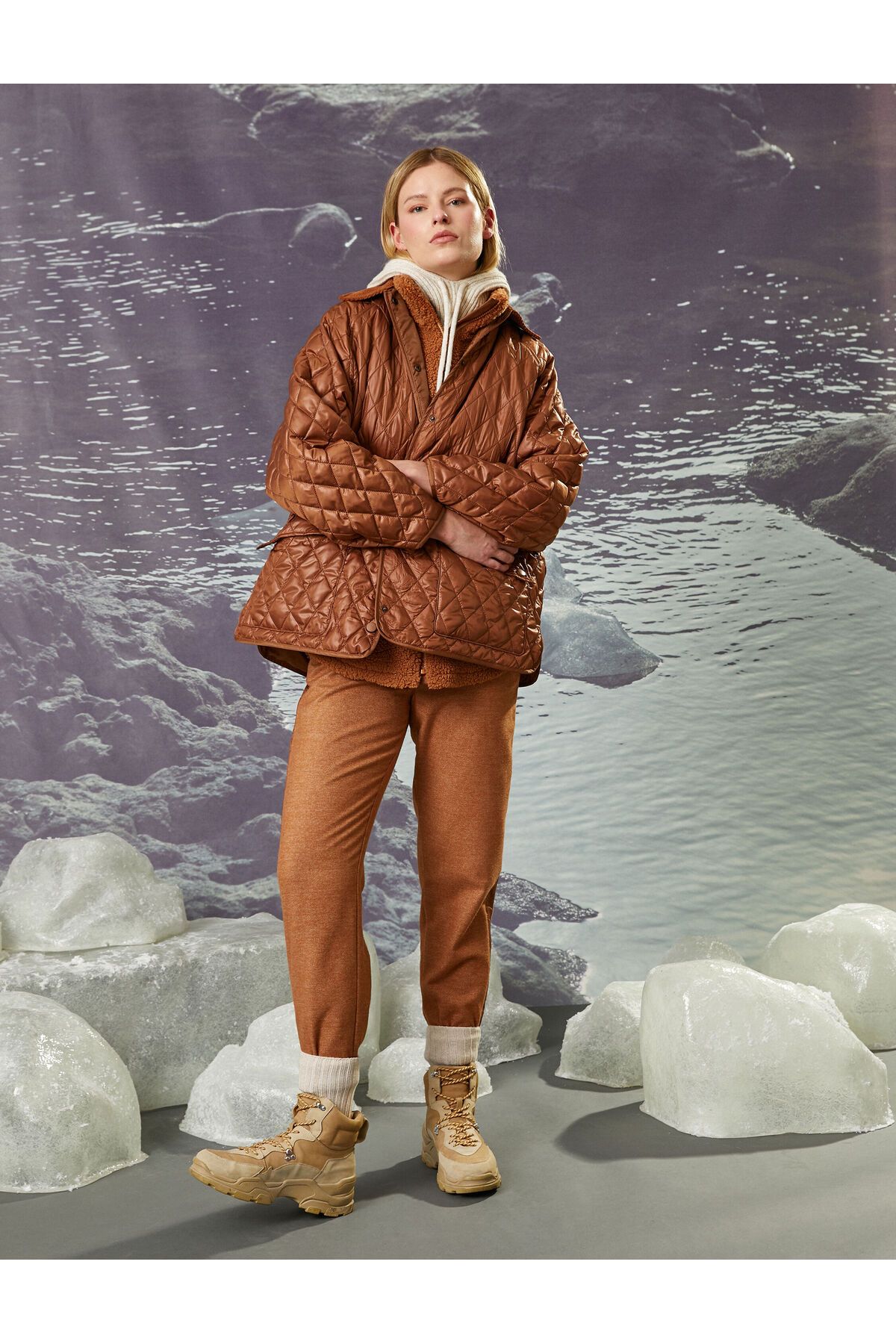 X Şahika Ercümen - Cepli Kapitone Oversize Ceket X Şahika Ercümen - Cepli Kapitone Oversize Ceket