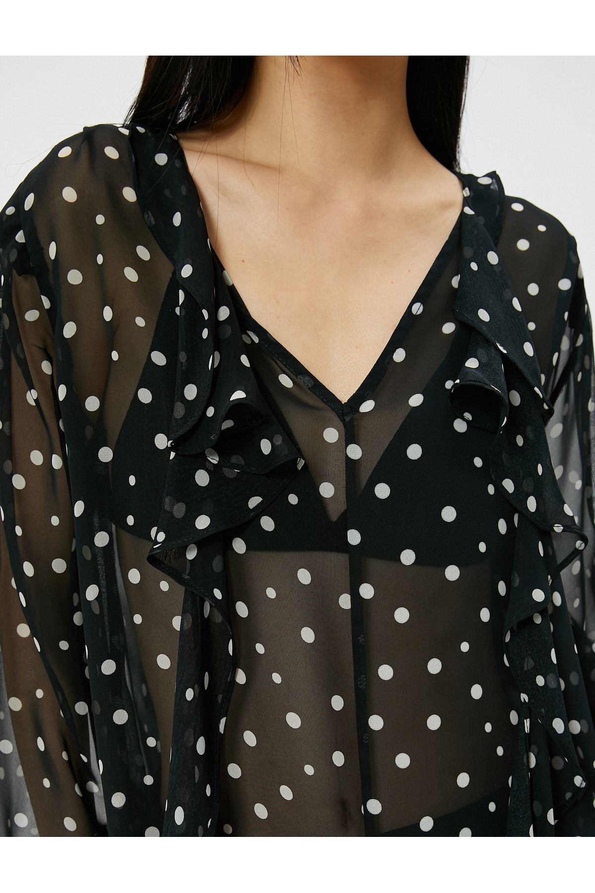 Puantiyeli Bluz Tül Fırfırlı Fular Yaka Uzun Kollu Puantiyeli Bluz Tül Fırfırlı Fular Yaka Uzun Kollu