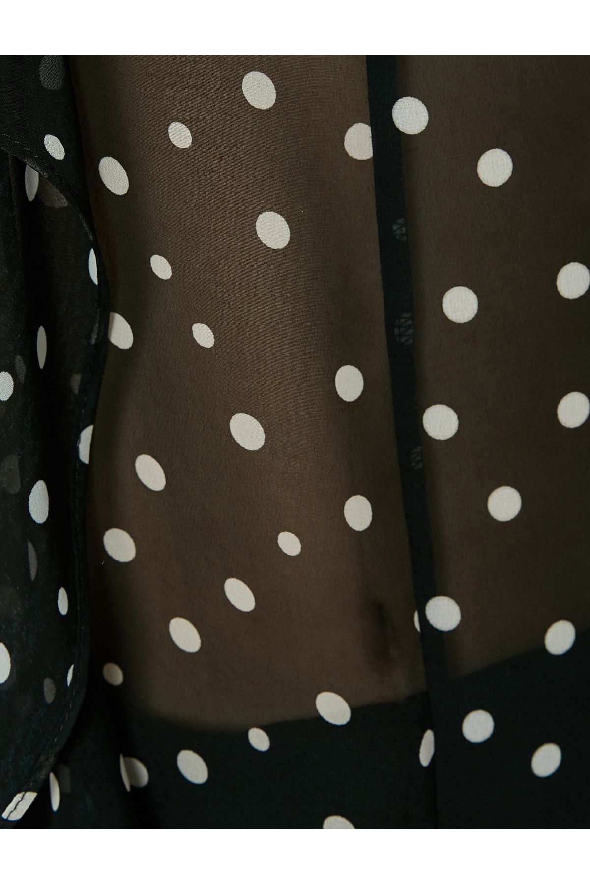 Puantiyeli Bluz Tül Fırfırlı Fular Yaka Uzun Kollu Puantiyeli Bluz Tül Fırfırlı Fular Yaka Uzun Kollu